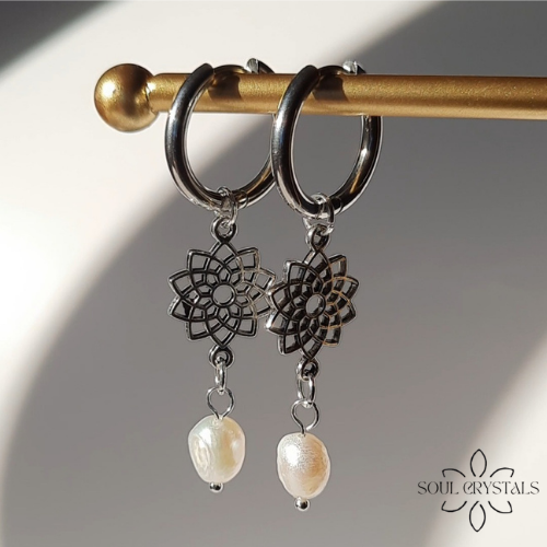 FLORA Ohrringe klein mit Süßwasserperlen silberfarben