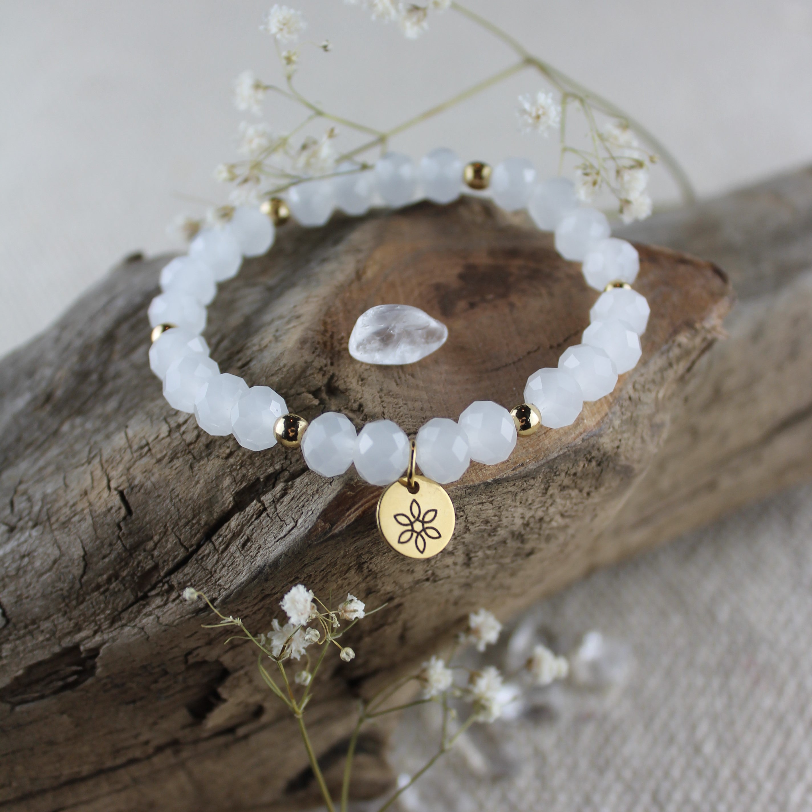 Böhmische Glasperlen weiß Armband mit Hämatit goldfarben
