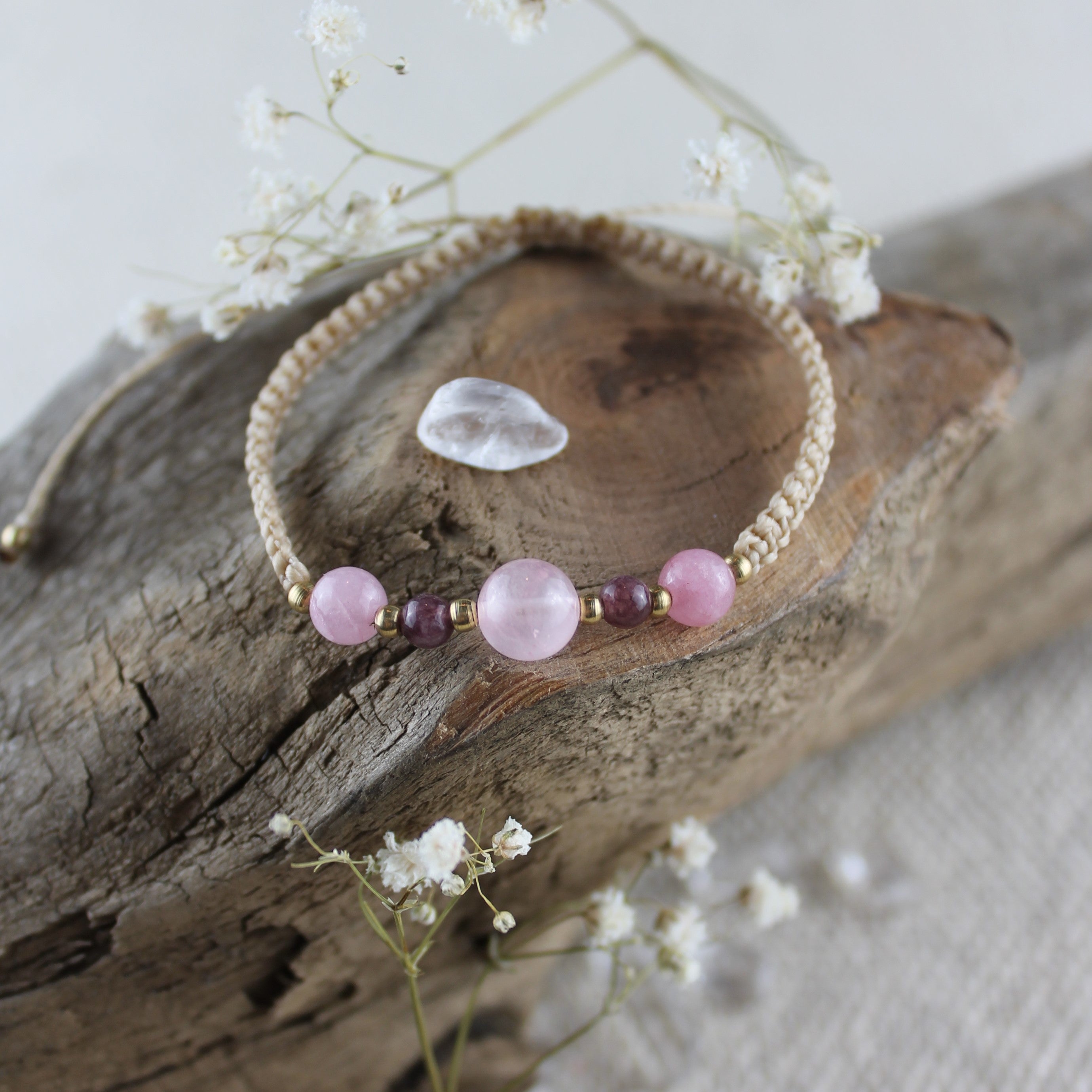 Erdbeerquarz, Kunzit mit Rosenquarz Edelsteinarmband Makramee personalisiert  gold- oder silberfarben