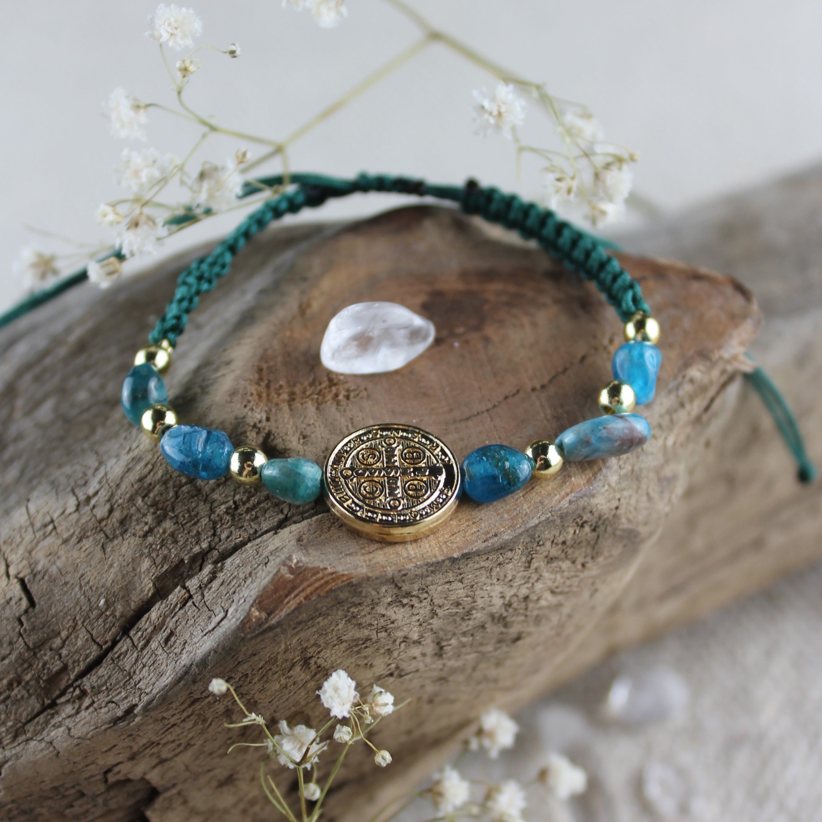 Apatit Edelsteinarmband Makramee mit Münze goldfarben