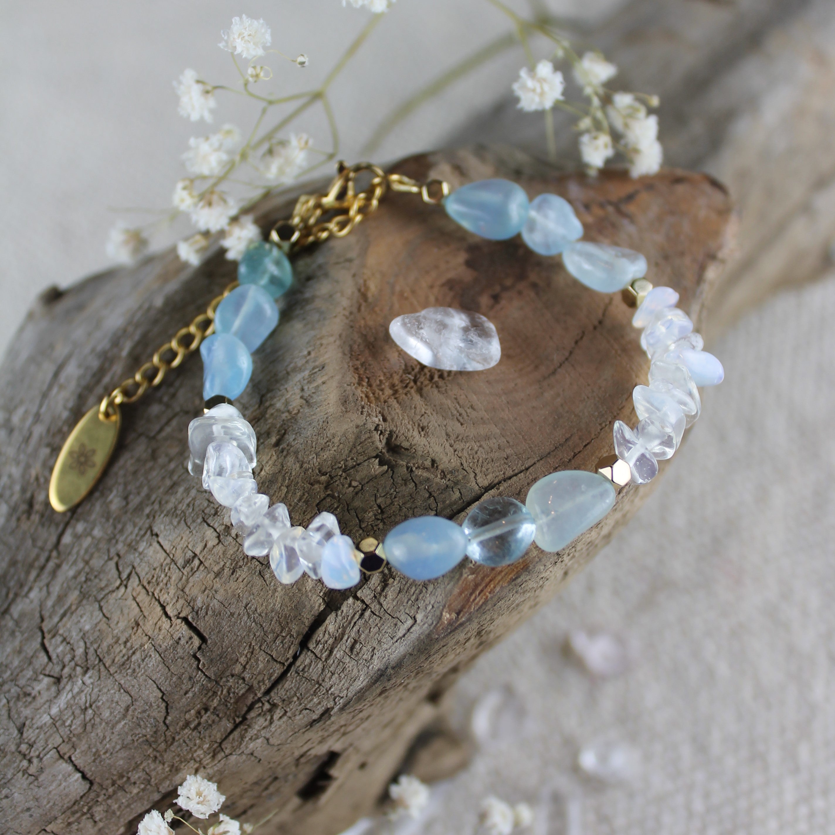 Aquamarin mit Opalit Edelsteinarmband mit Verschluss goldfarben