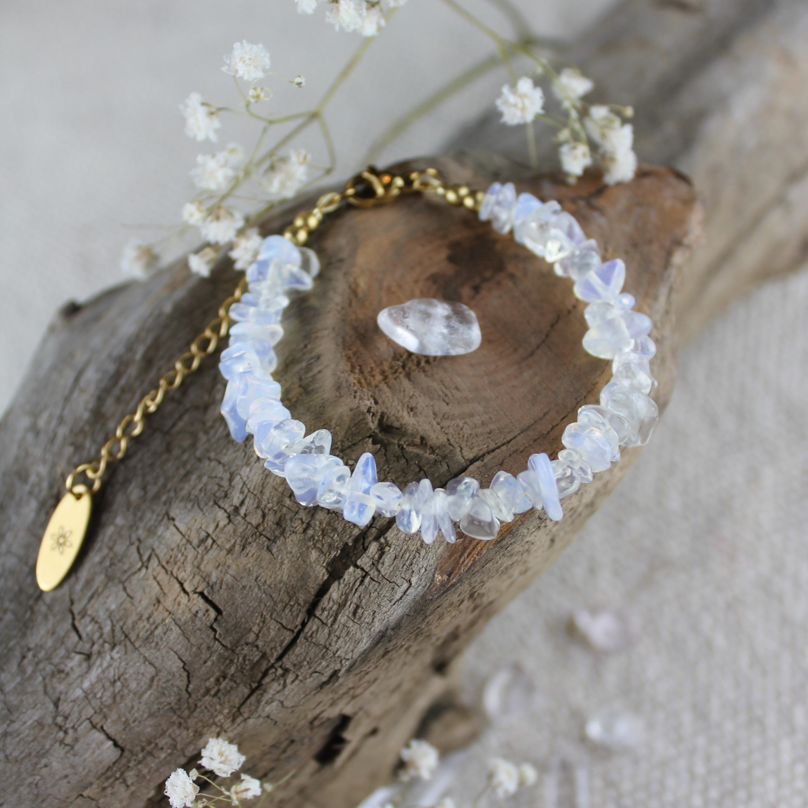 Opalit Splitter Edelsteinarmband mit Verschluss goldfarben