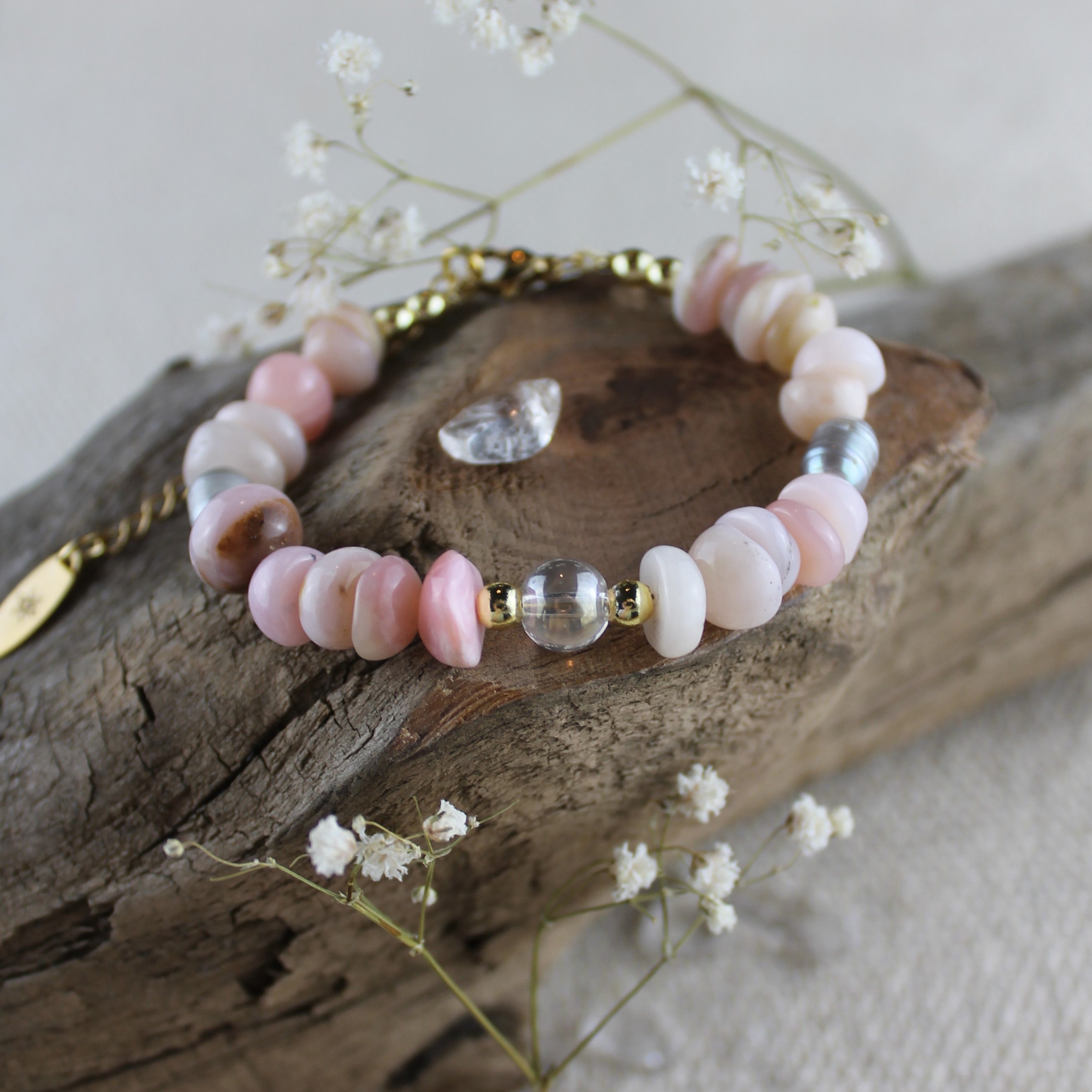 Andenopal Bergkristall mit Süßwasserperlen Edelsteinarmband mit Verschluss goldfarben
