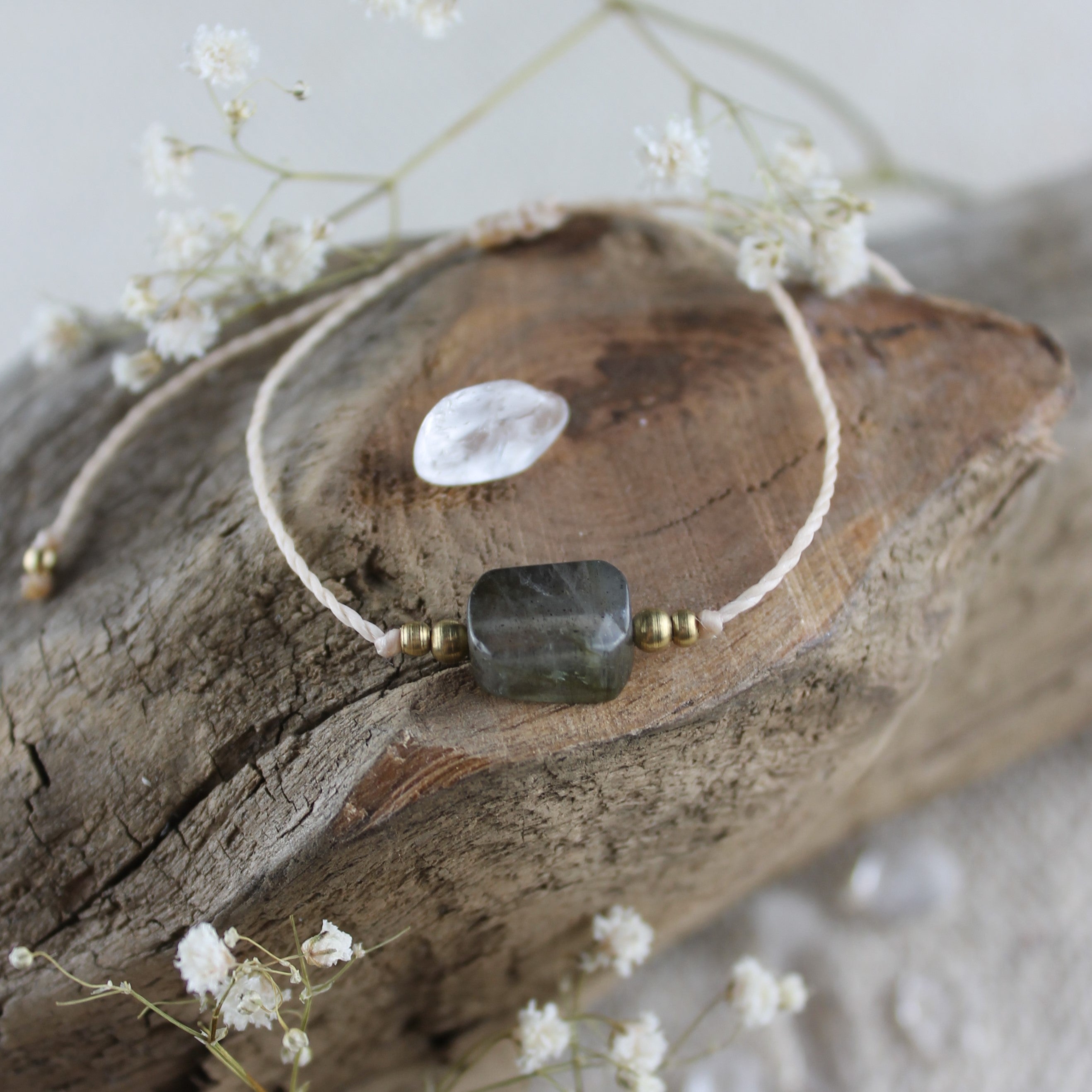 Labradorit pur Edelsteinarmband Makramee goldfarben