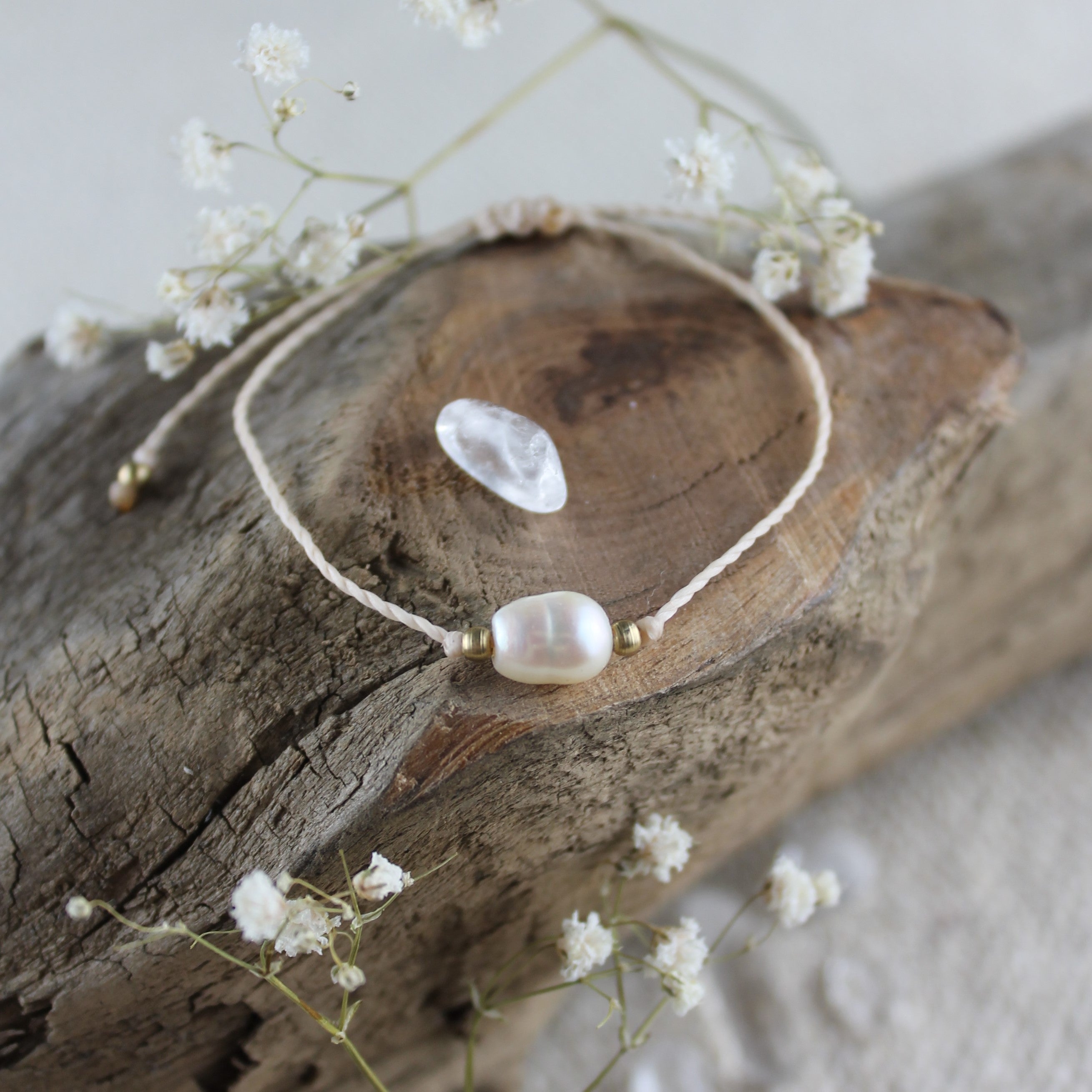 Süßwasserperle pur Edelsteinarmband Makramee goldfarben