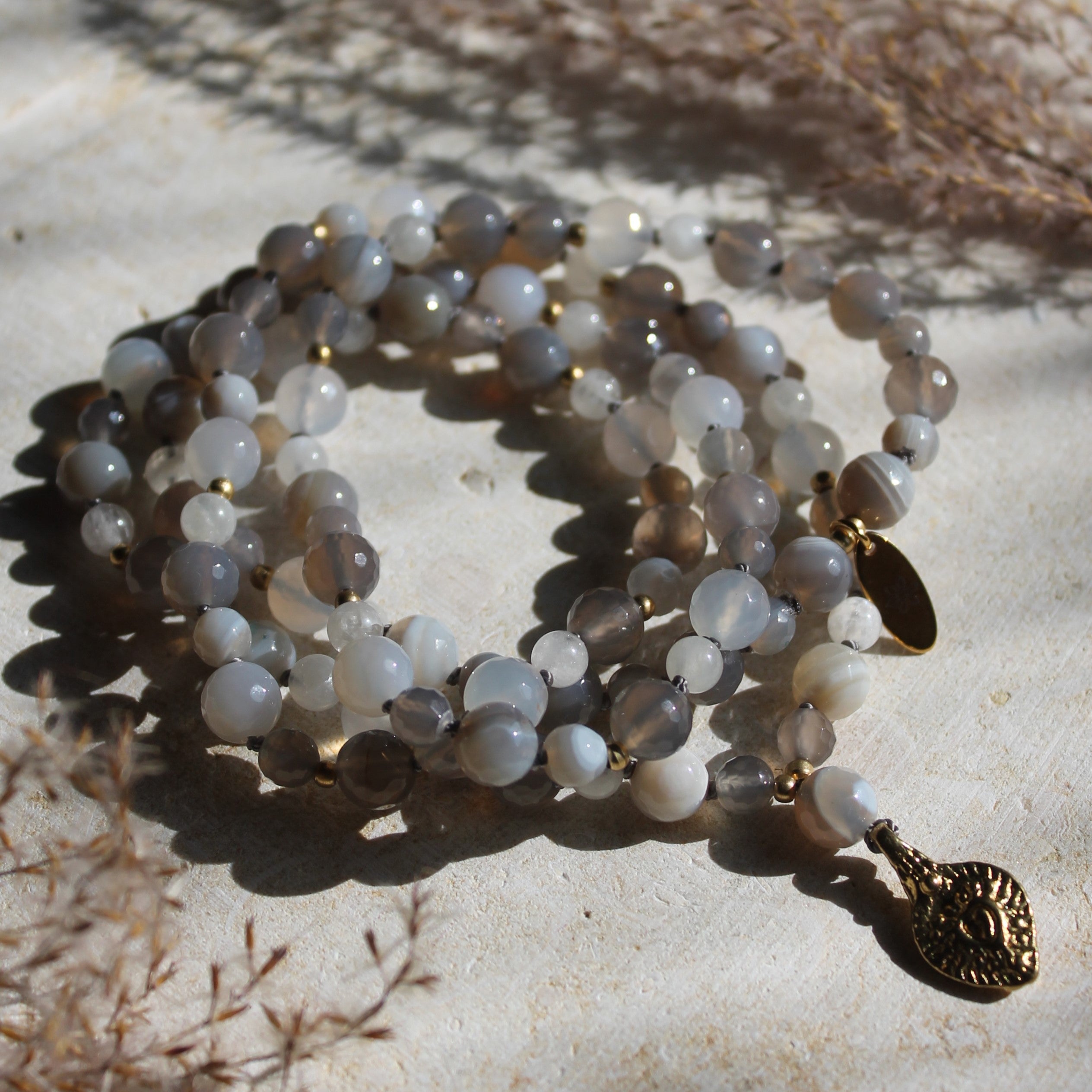 Achat, Bandachat, Mondstein Mala goldfarben