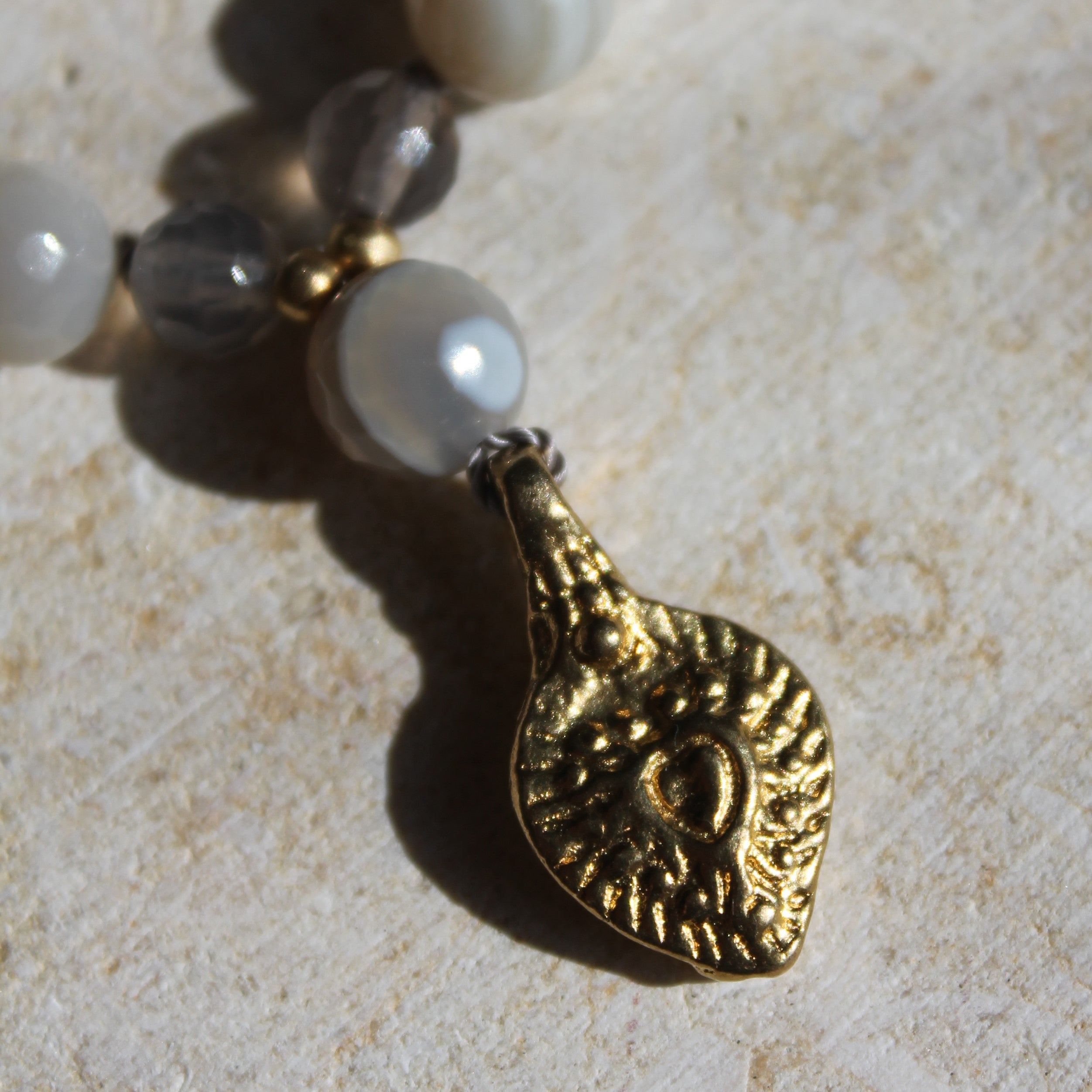 Achat, Bandachat, Mondstein Mala goldfarben