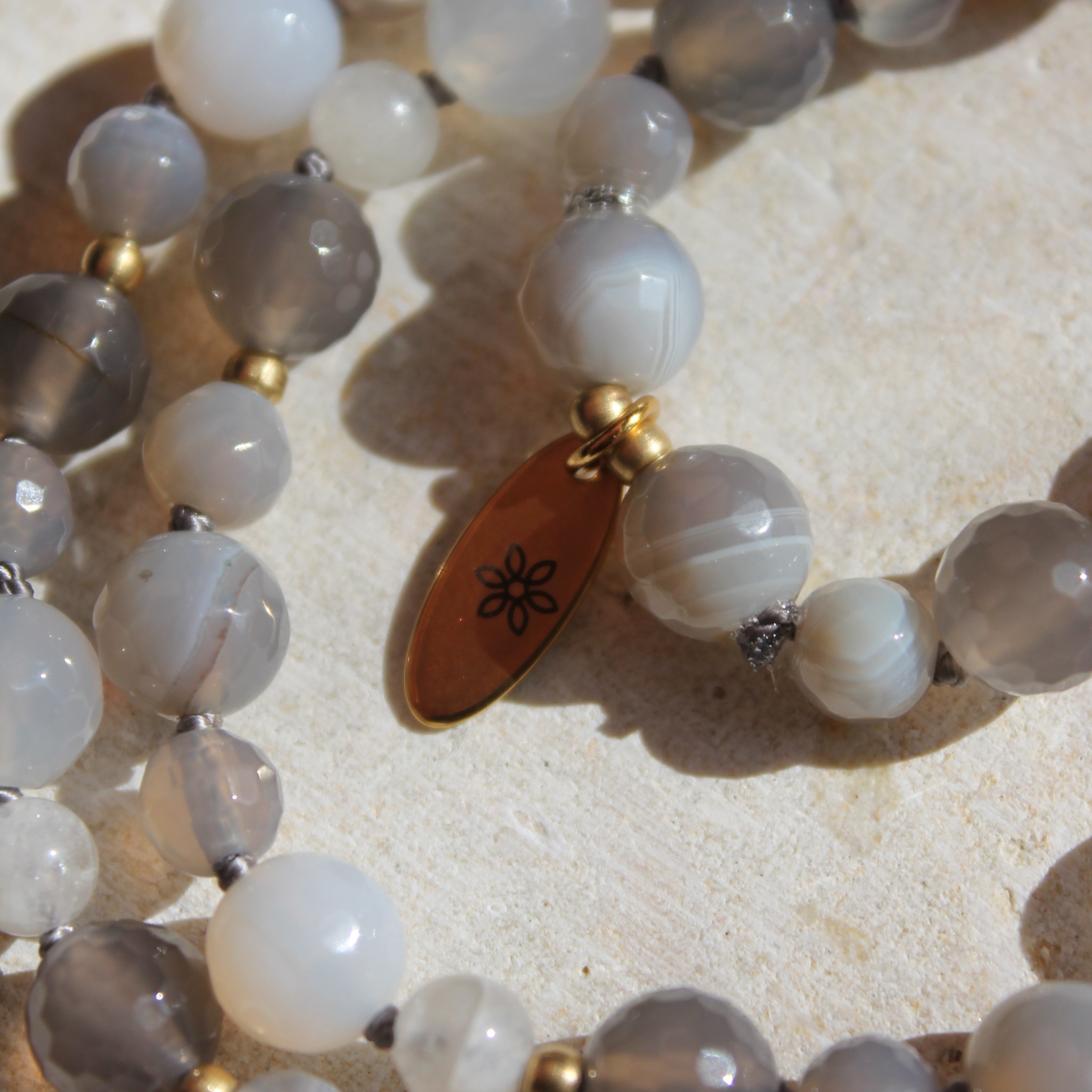 Achat, Bandachat, Mondstein Mala goldfarben