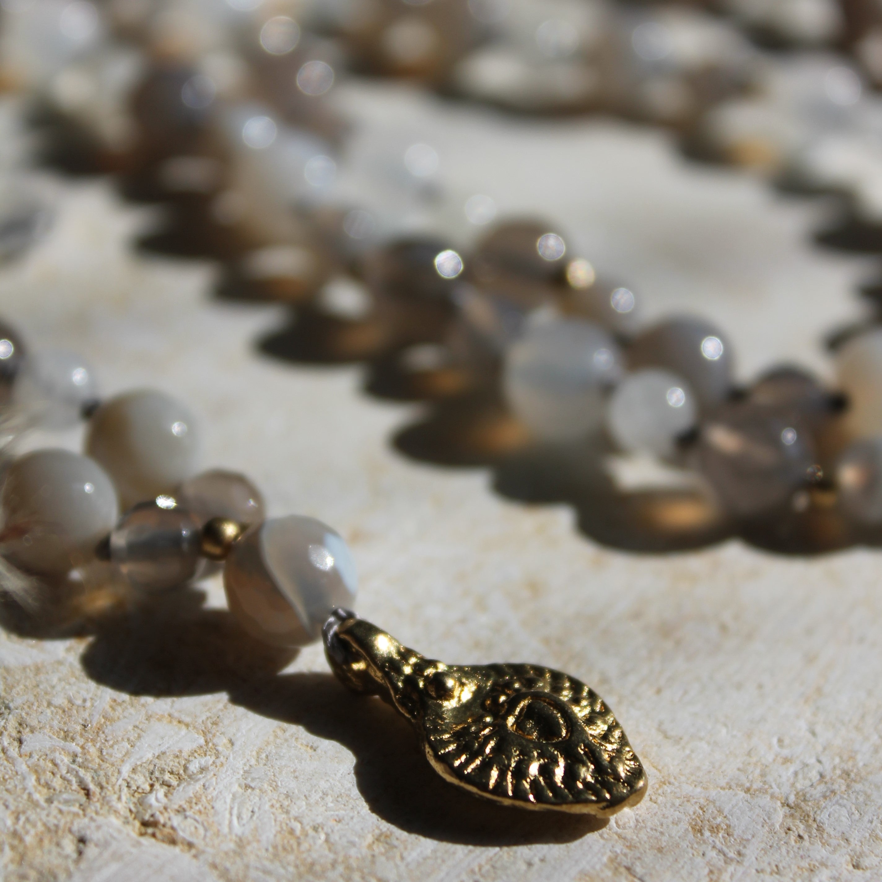 Achat, Bandachat, Mondstein Mala goldfarben
