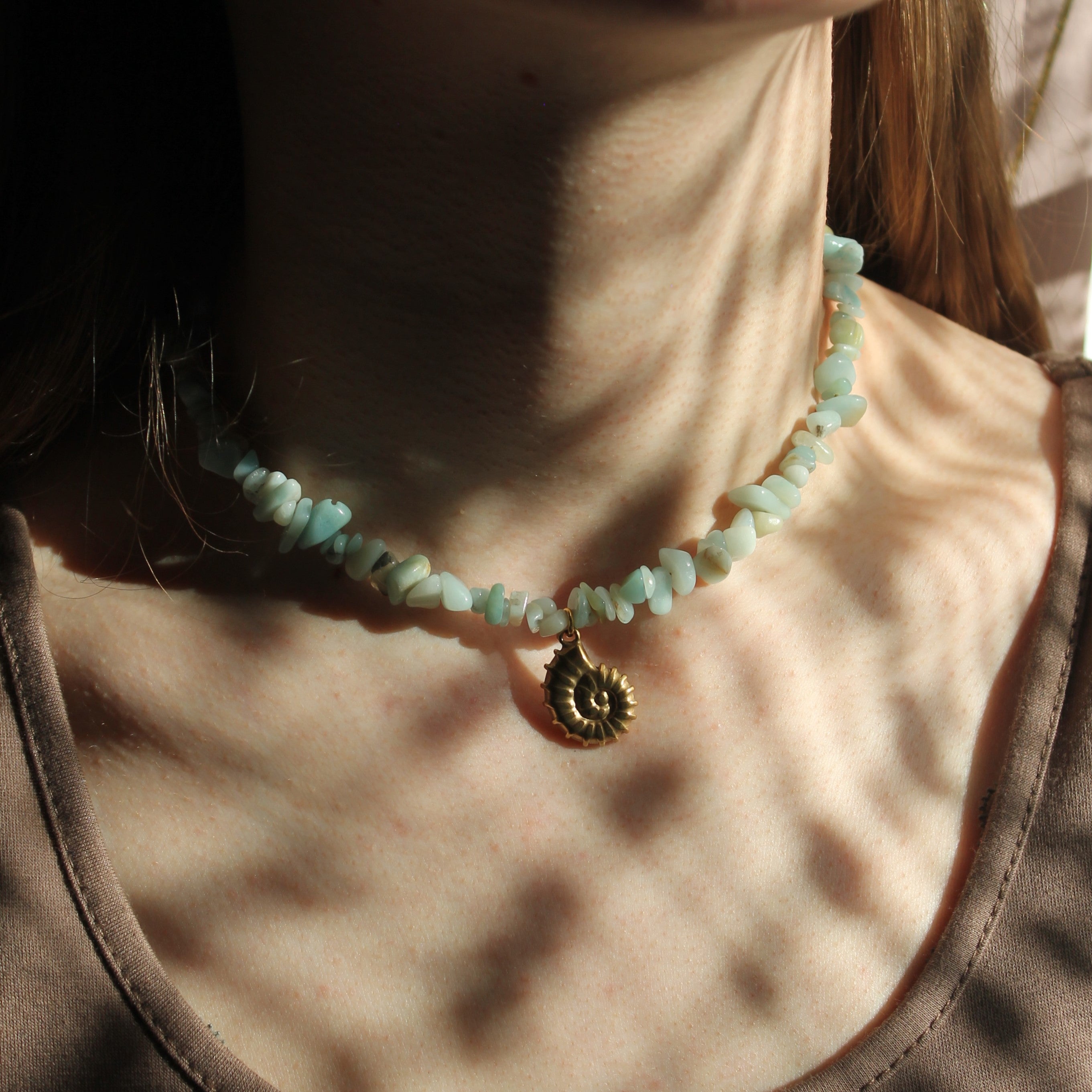 Amazonit Splitter Choker Kette mit Anhänger goldfarben