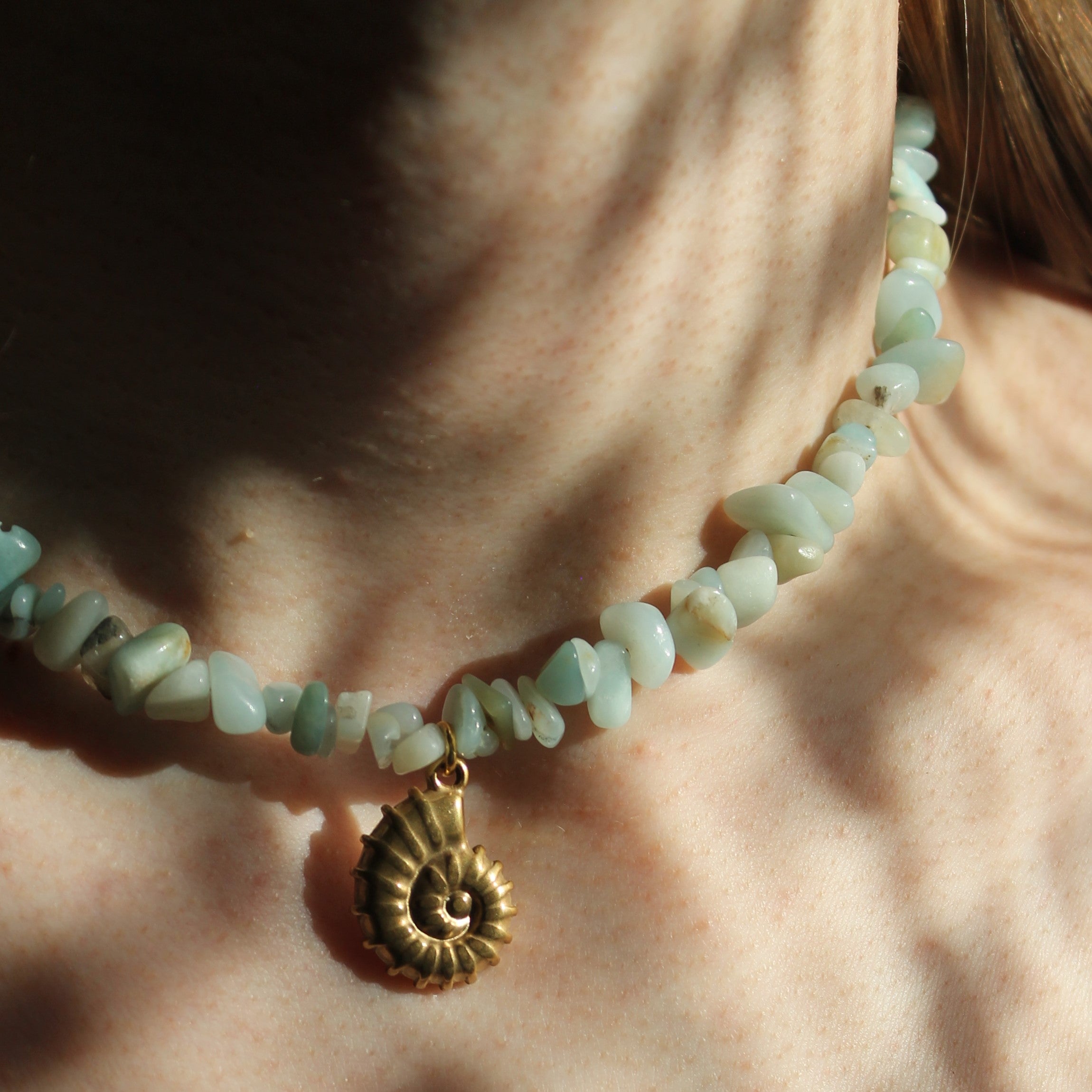 Amazonit Splitter Choker Kette mit Anhänger goldfarben