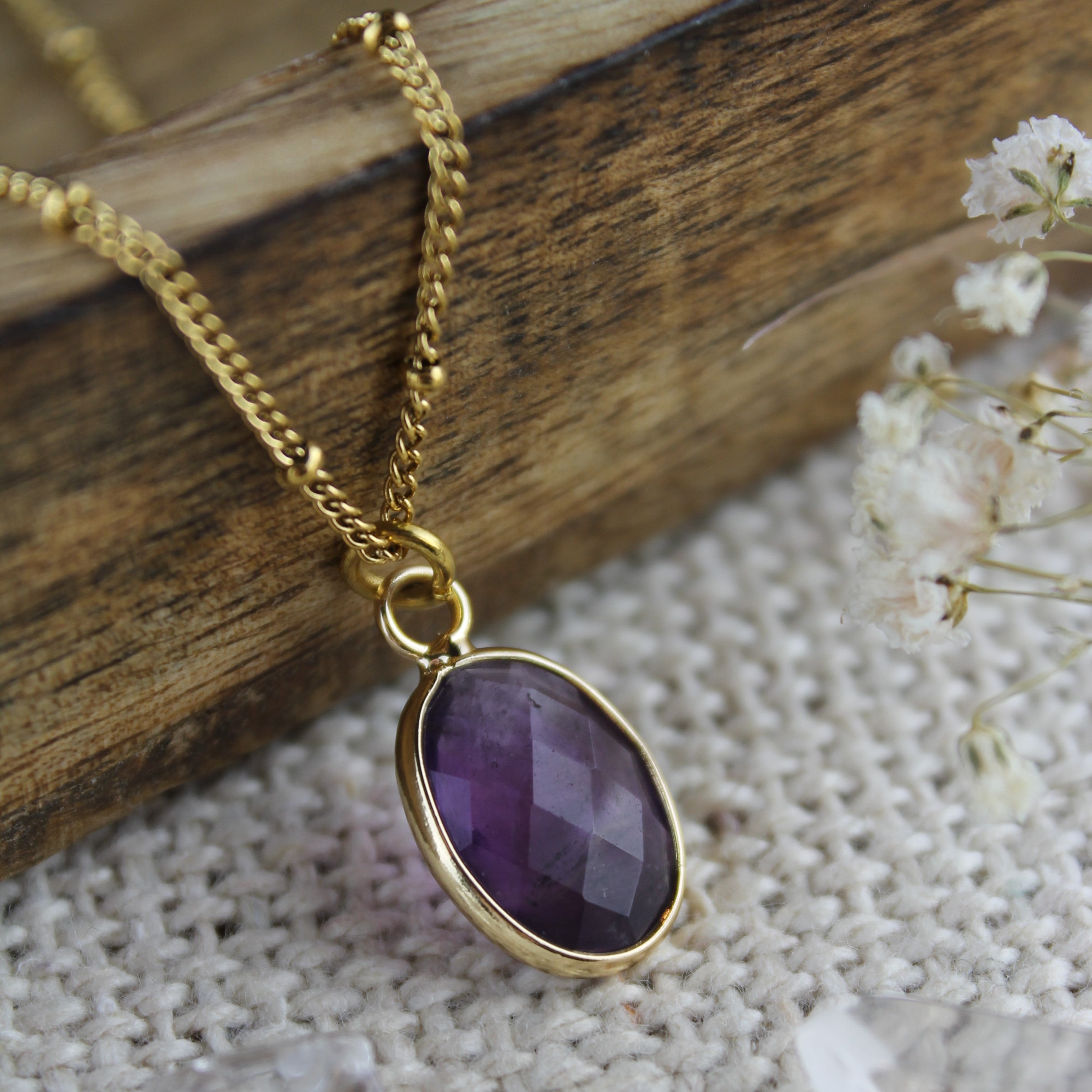 Amethyst klein Edelsteinanhänger Kette goldfarben