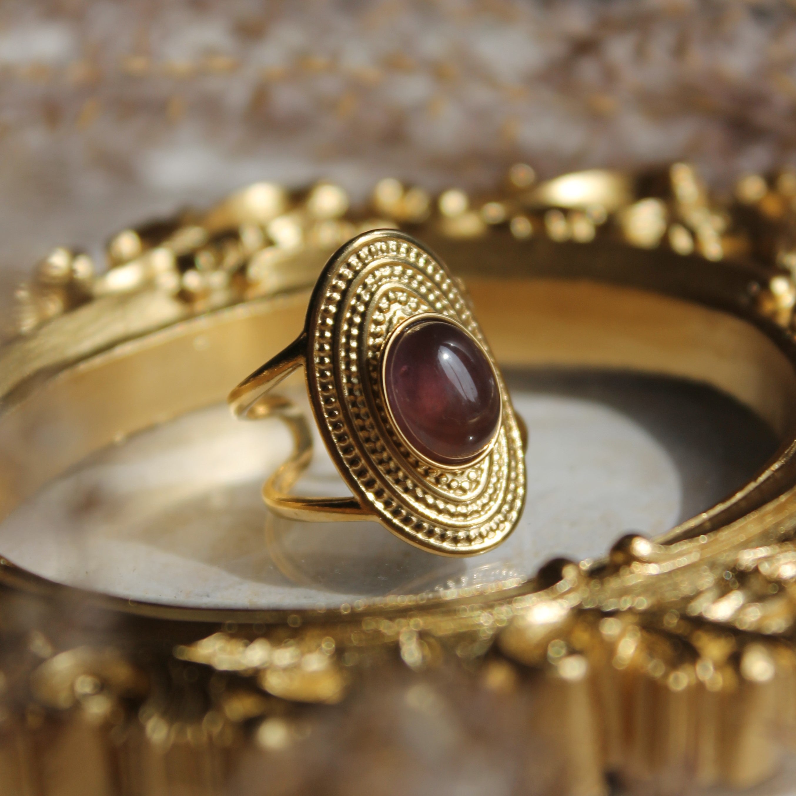 Amethyst Edelsteinring ANANDA größenverstellbar goldfarben