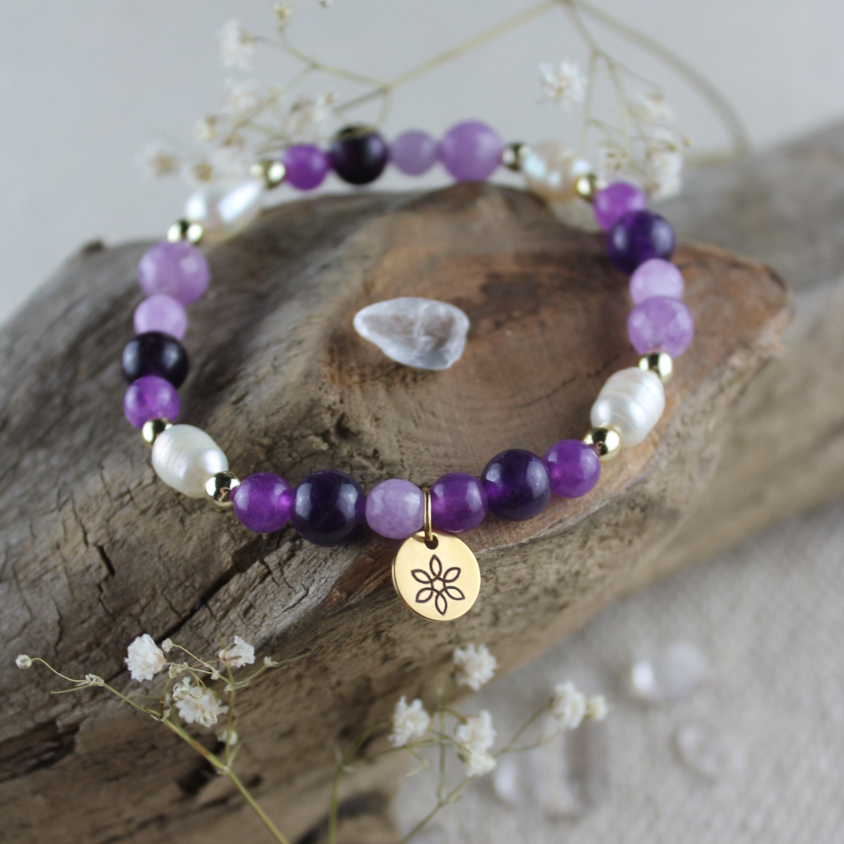 Amethyst mit Süßwasserperlen Edelsteinarmband goldfarben