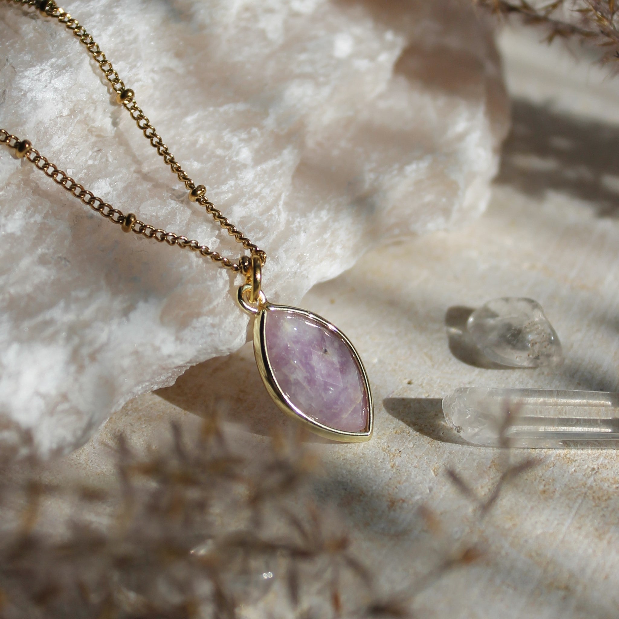 Amethyst FLEUR Edelsteinanhänger Kette goldfarben