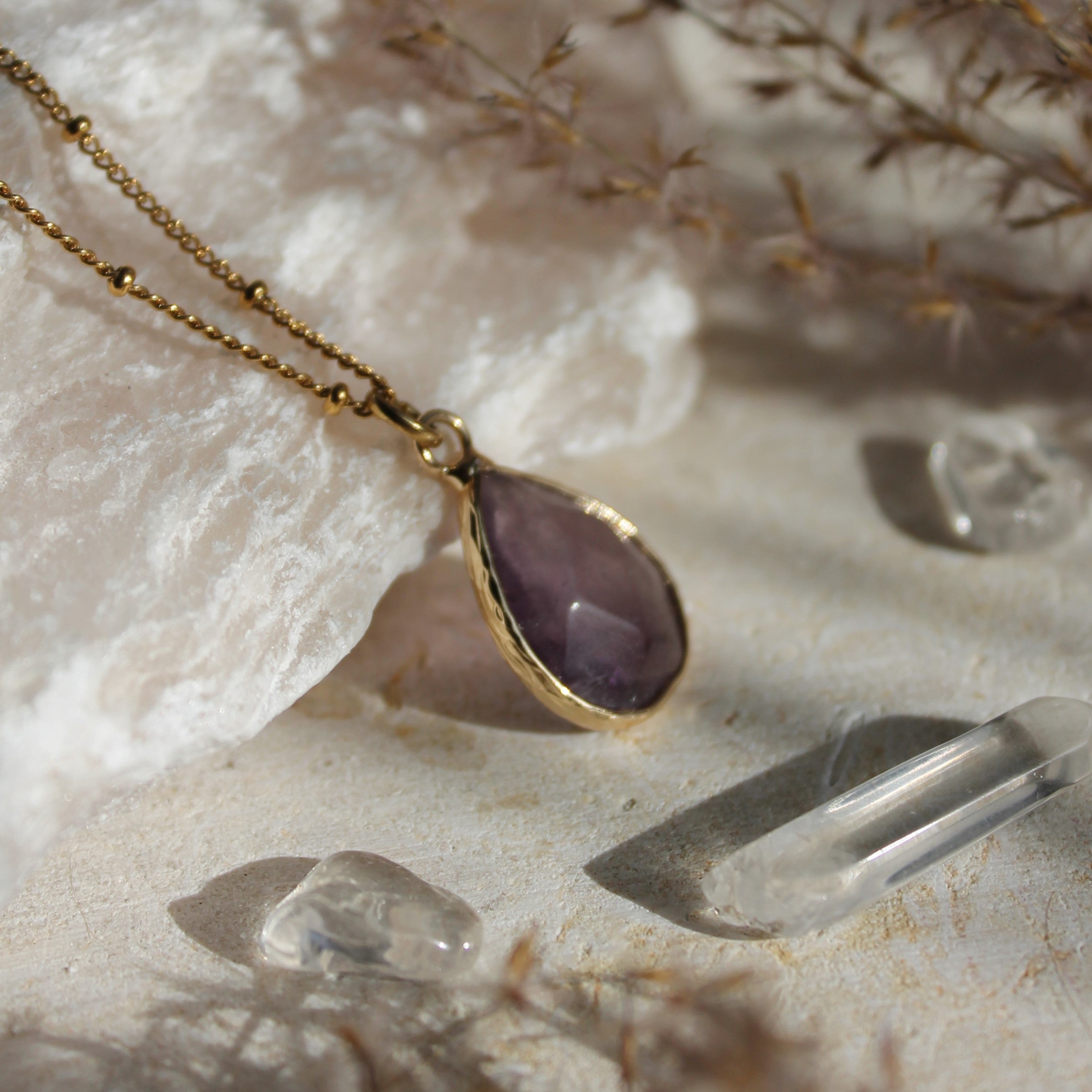 Amethyst Tropfen Edelsteinanhänger Kette goldfarben