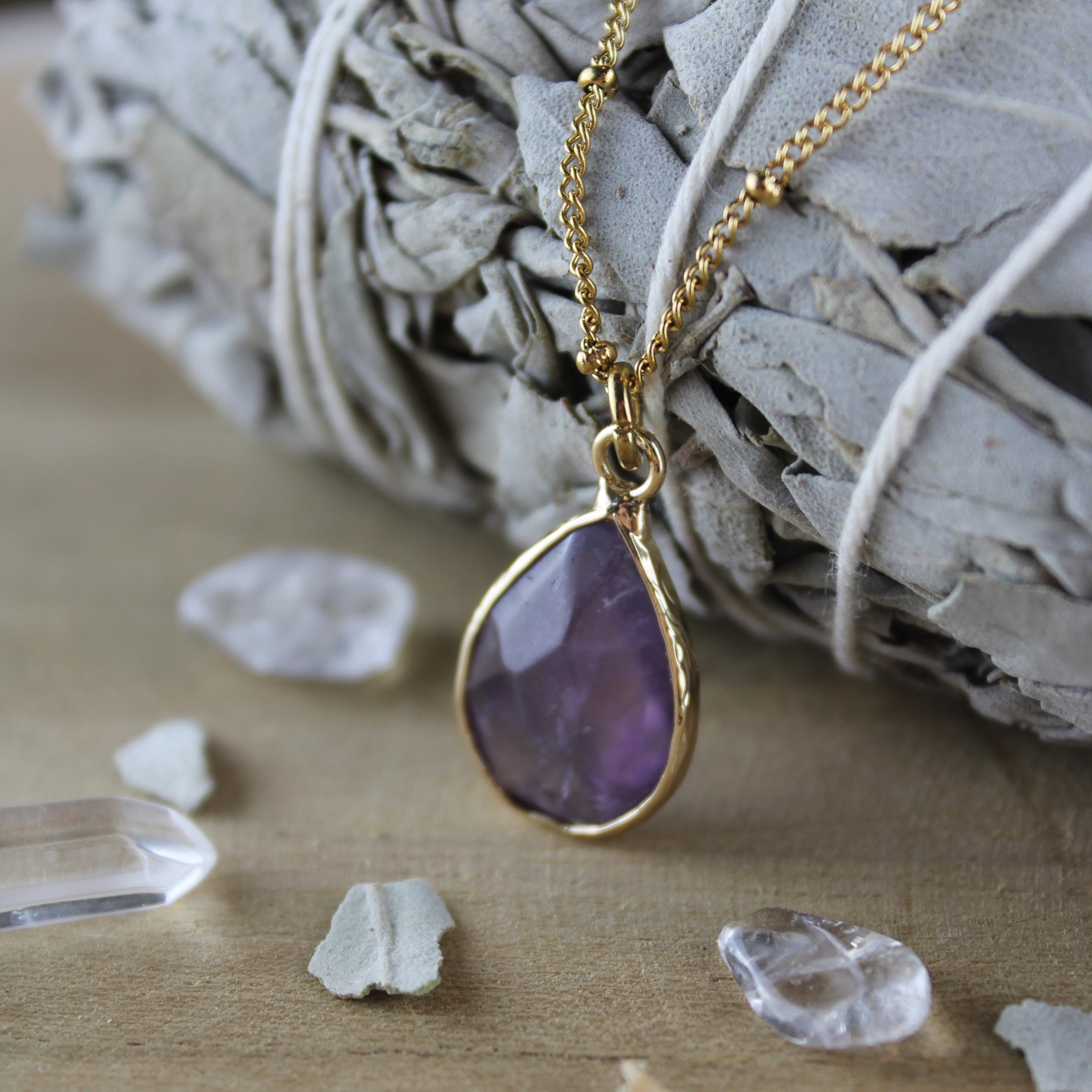 Amethyst Tropfen Edelsteinanhänger Kette goldfarben