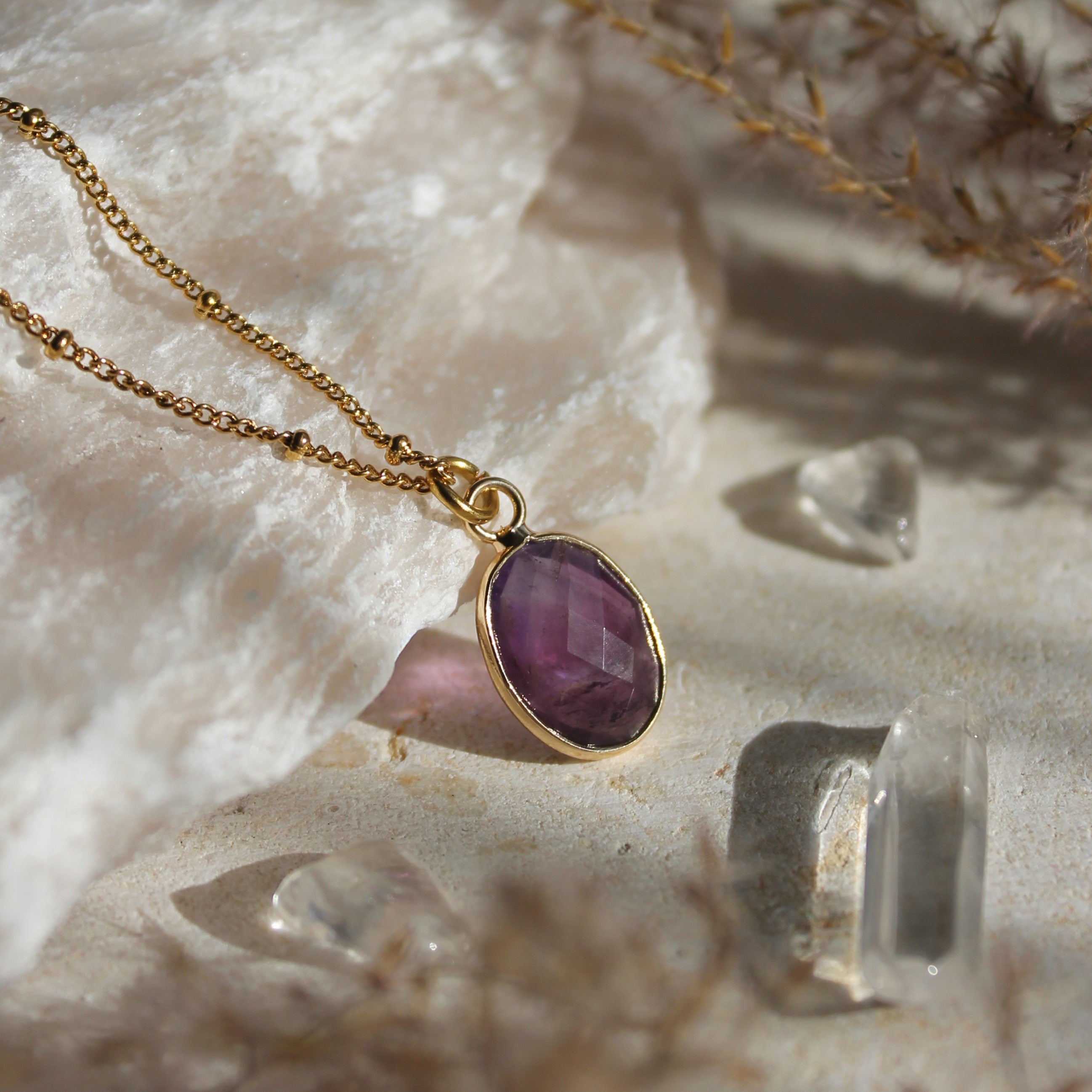 Amethyst klein Edelsteinanhänger Kette goldfarben