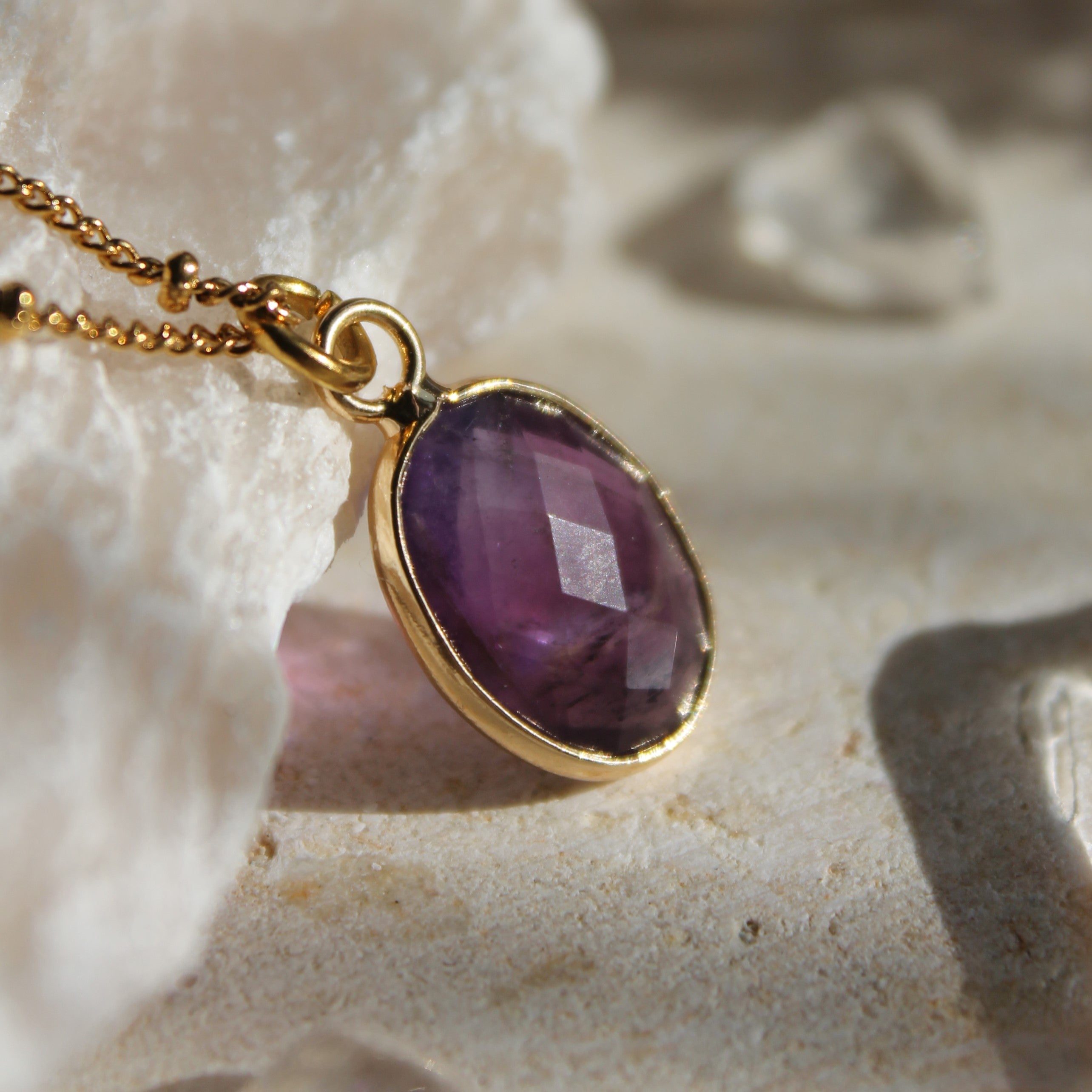 Amethyst klein Edelsteinanhänger Kette goldfarben