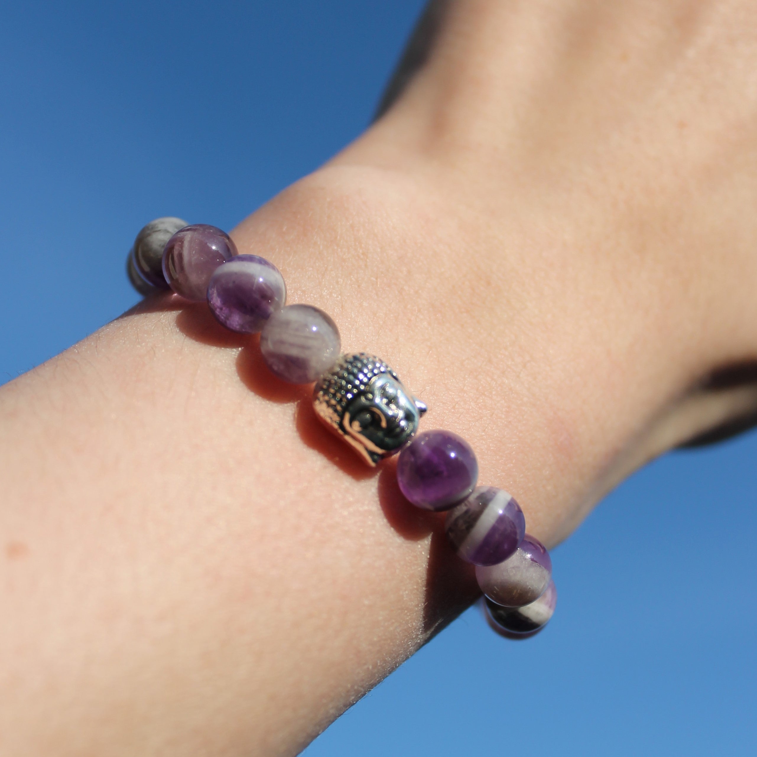 Amethyst Edelsteinarmband mit Buddha silberfarben