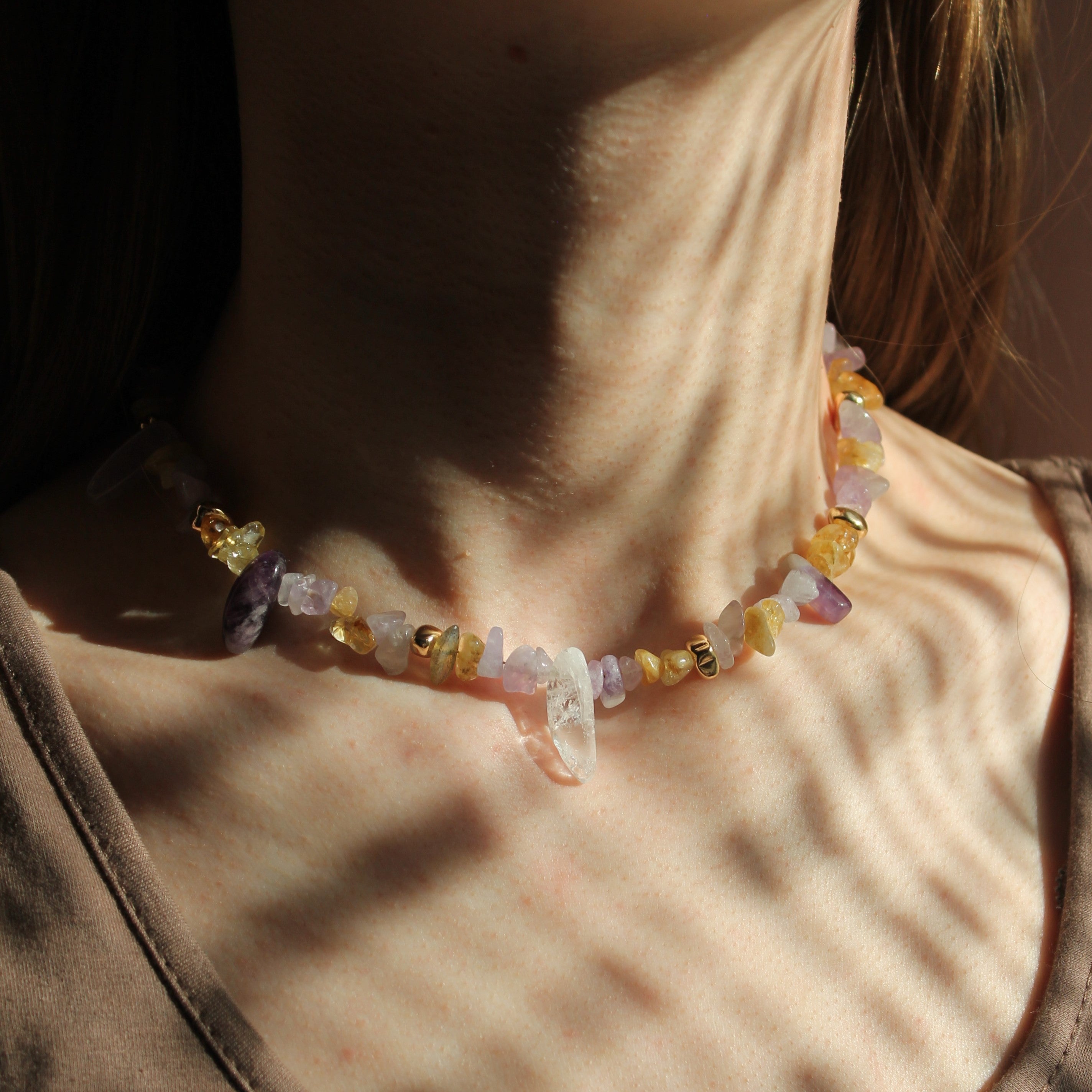 Amethyst Citrin Splitter Choker Kette mit Bergkristallspitze Hämatit goldfarben