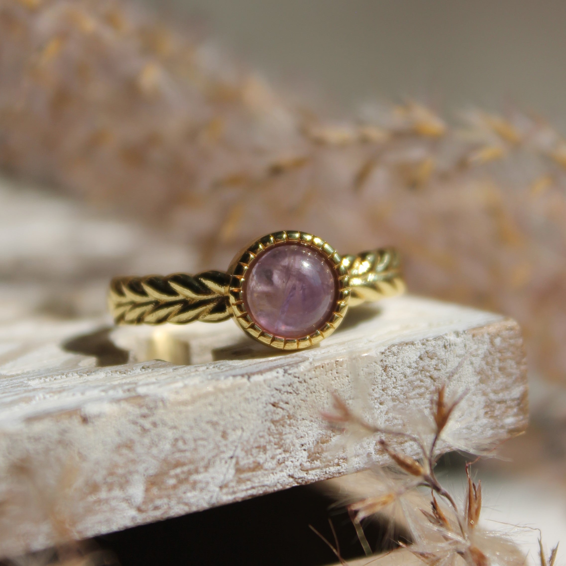 Amethyst Edelsteinring YURENA größenverstellbar goldfarben