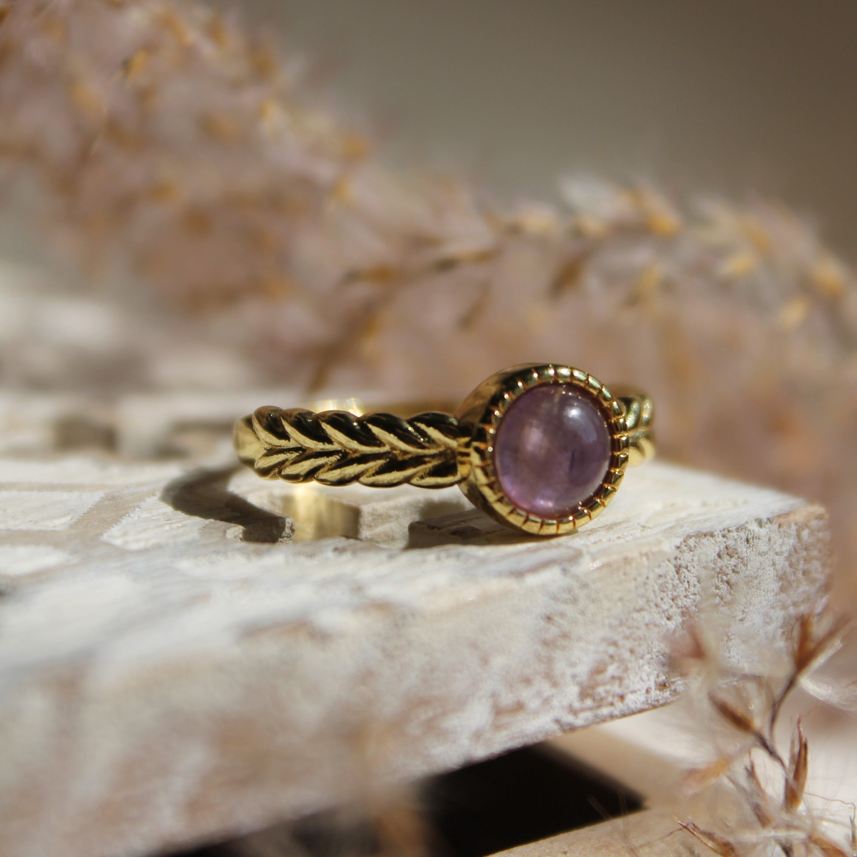 Amethyst Edelsteinring YURENA größenverstellbar goldfarben