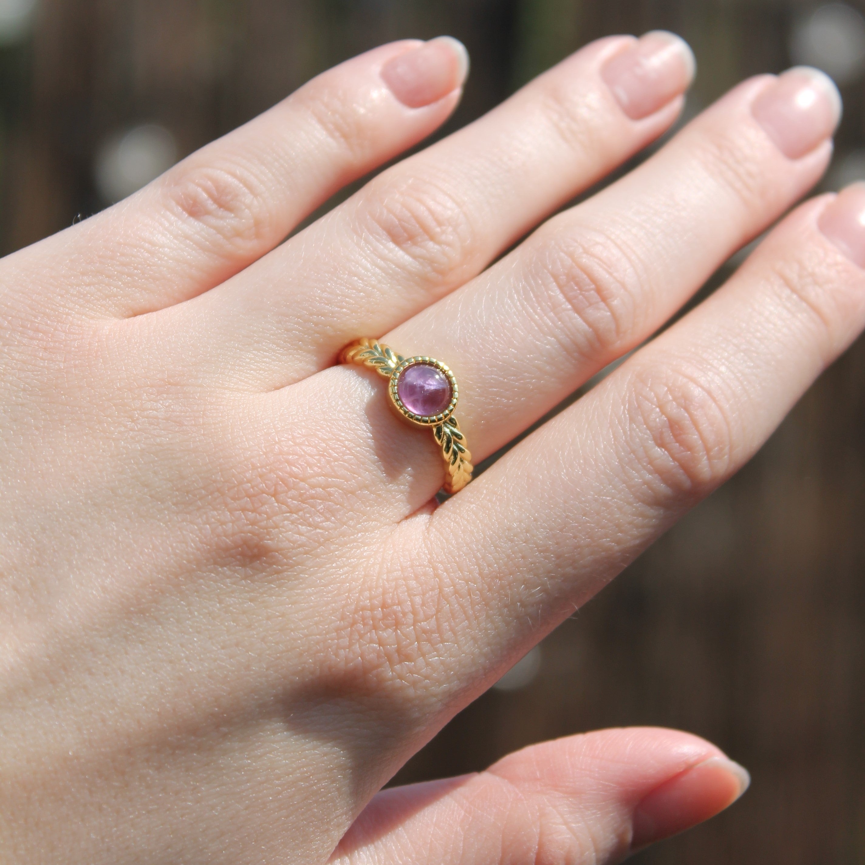 Amethyst Edelsteinring YURENA größenverstellbar goldfarben