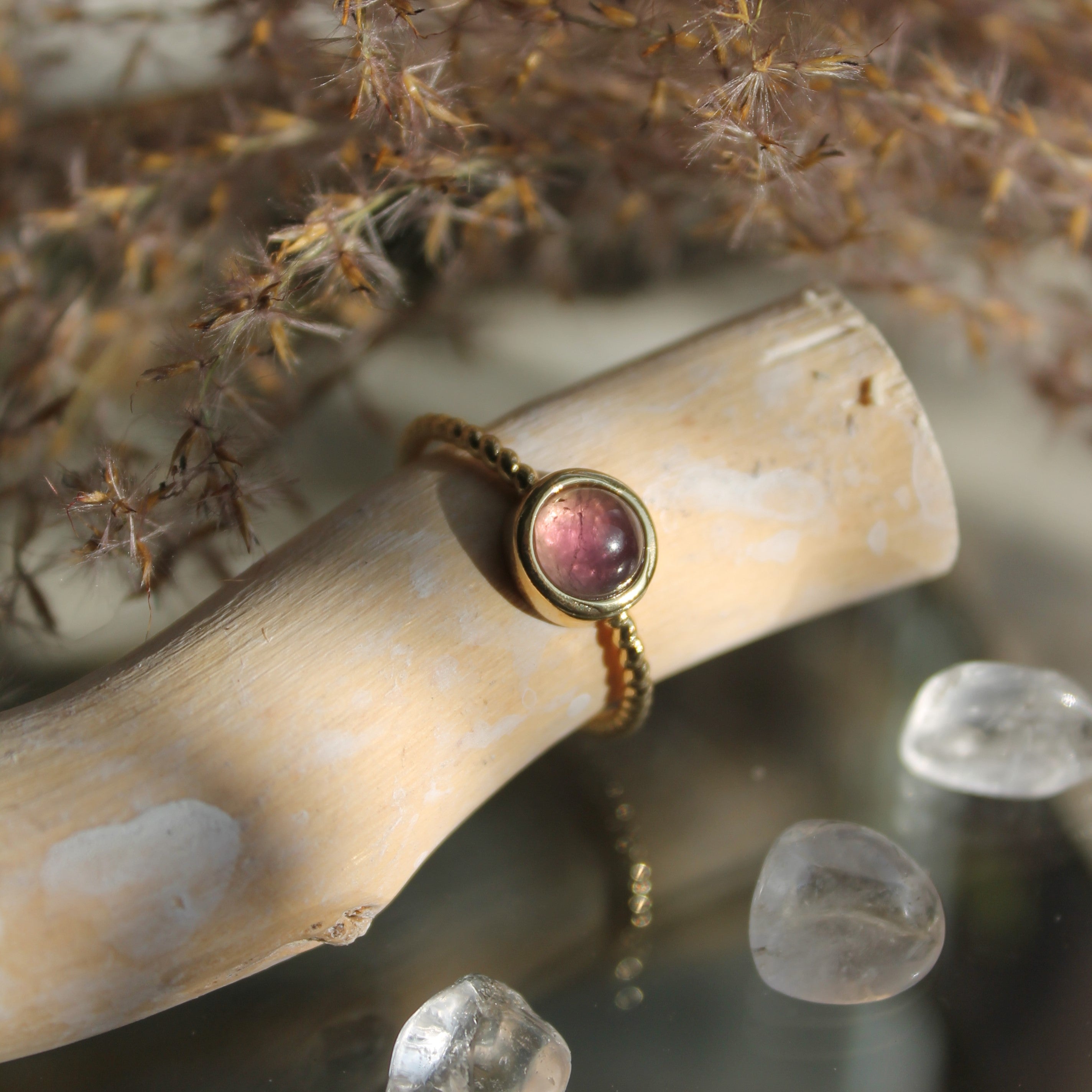 Amethyst Edelsteinring YUNA größenverstellbar goldfarben