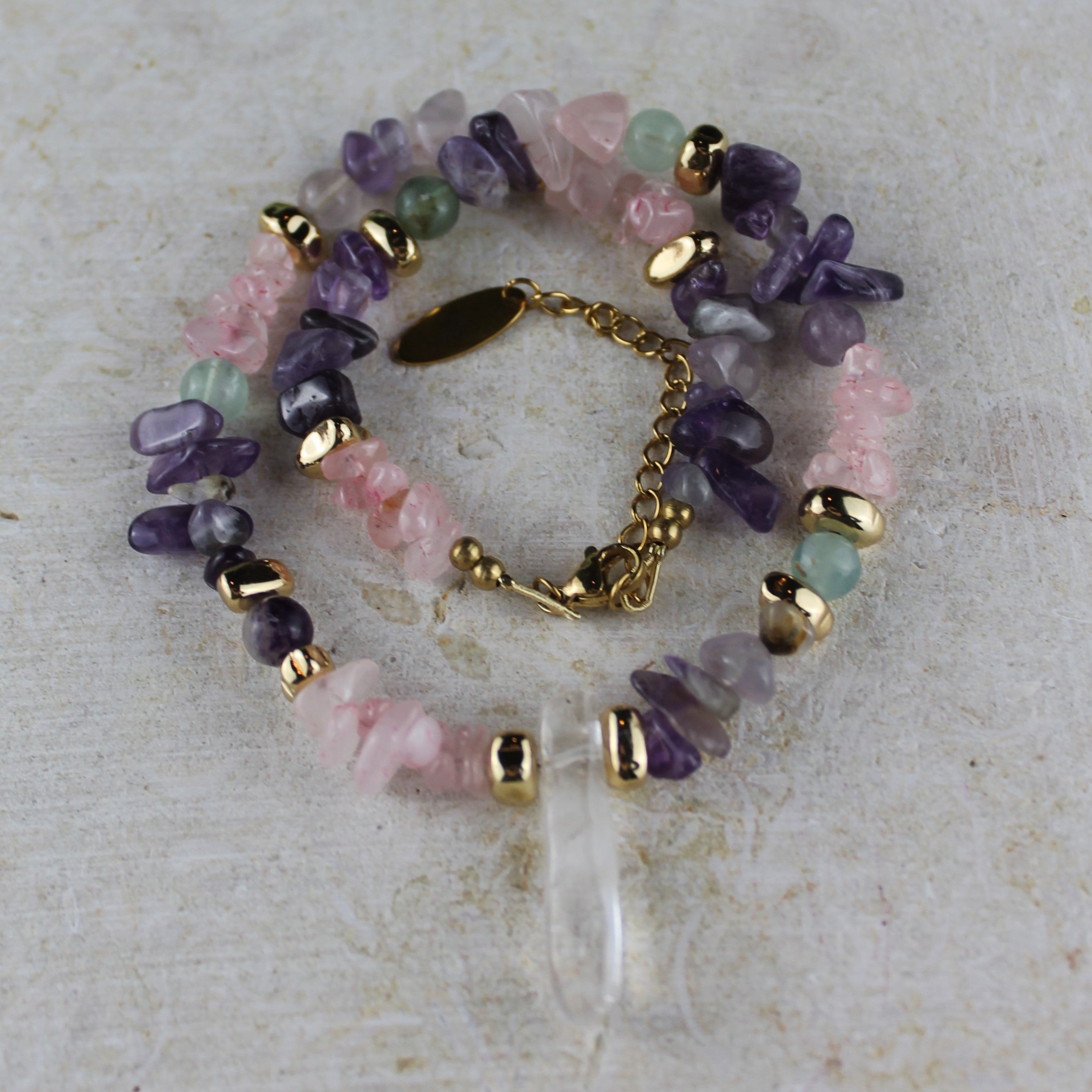 Amethyst Fluorit Rosenquarz Choker Kette mit Bergkristallspitze Hämatit goldfarben