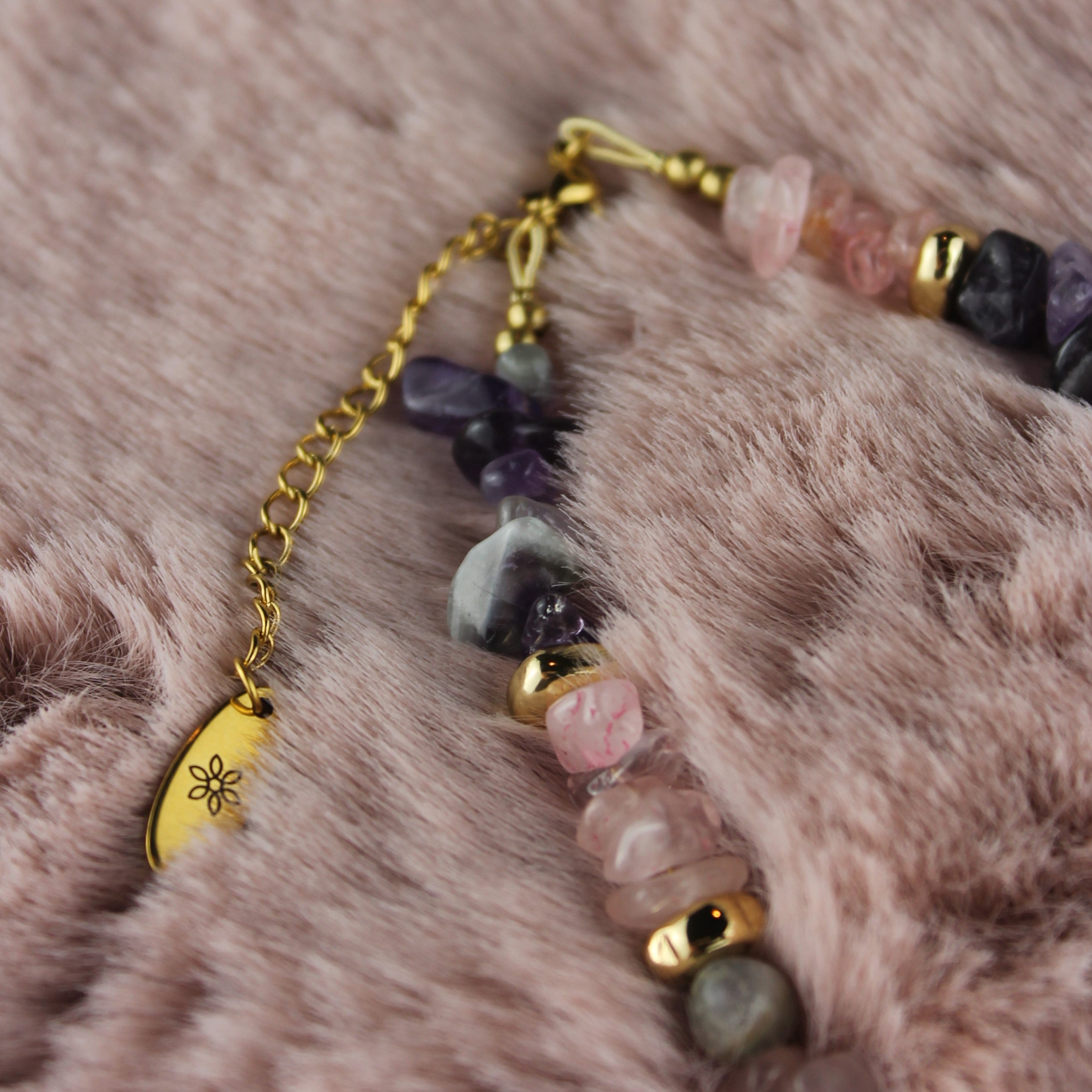 Amethyst Fluorit Rosenquarz Choker Kette mit Bergkristallspitze Hämatit goldfarben