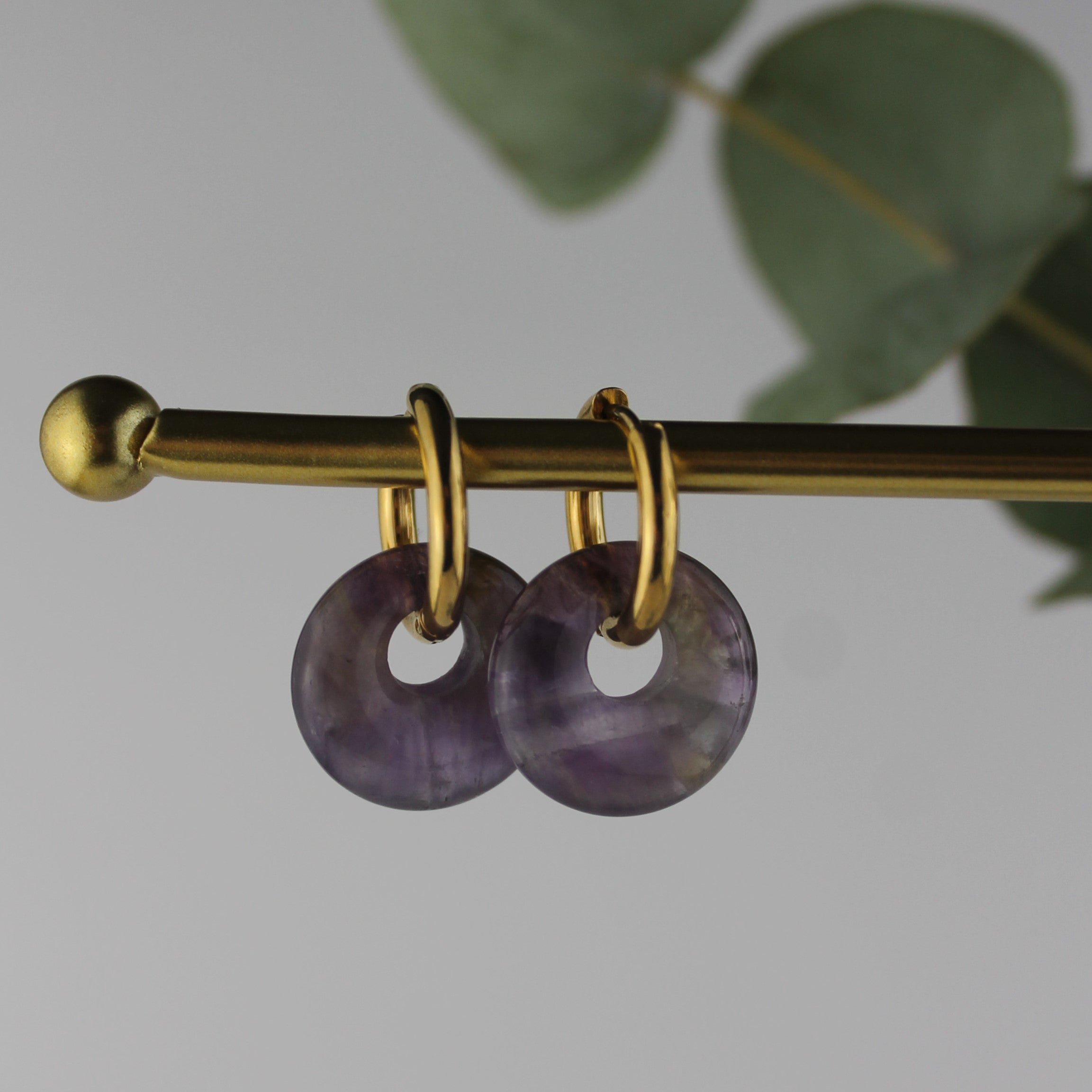Amethyst Edelsteinohrringe Scheibe goldfarben