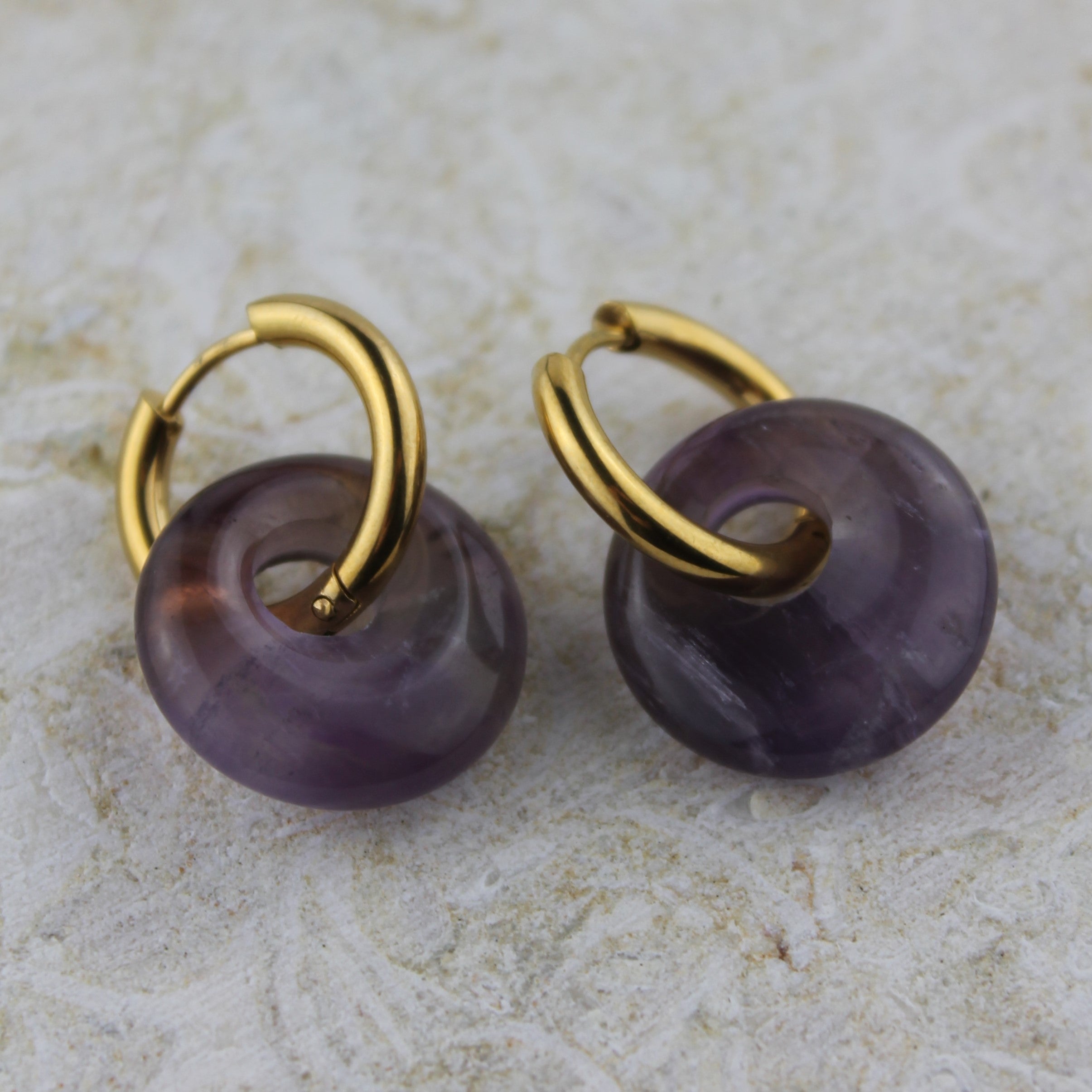 Amethyst Edelsteinohrringe Scheibe goldfarben
