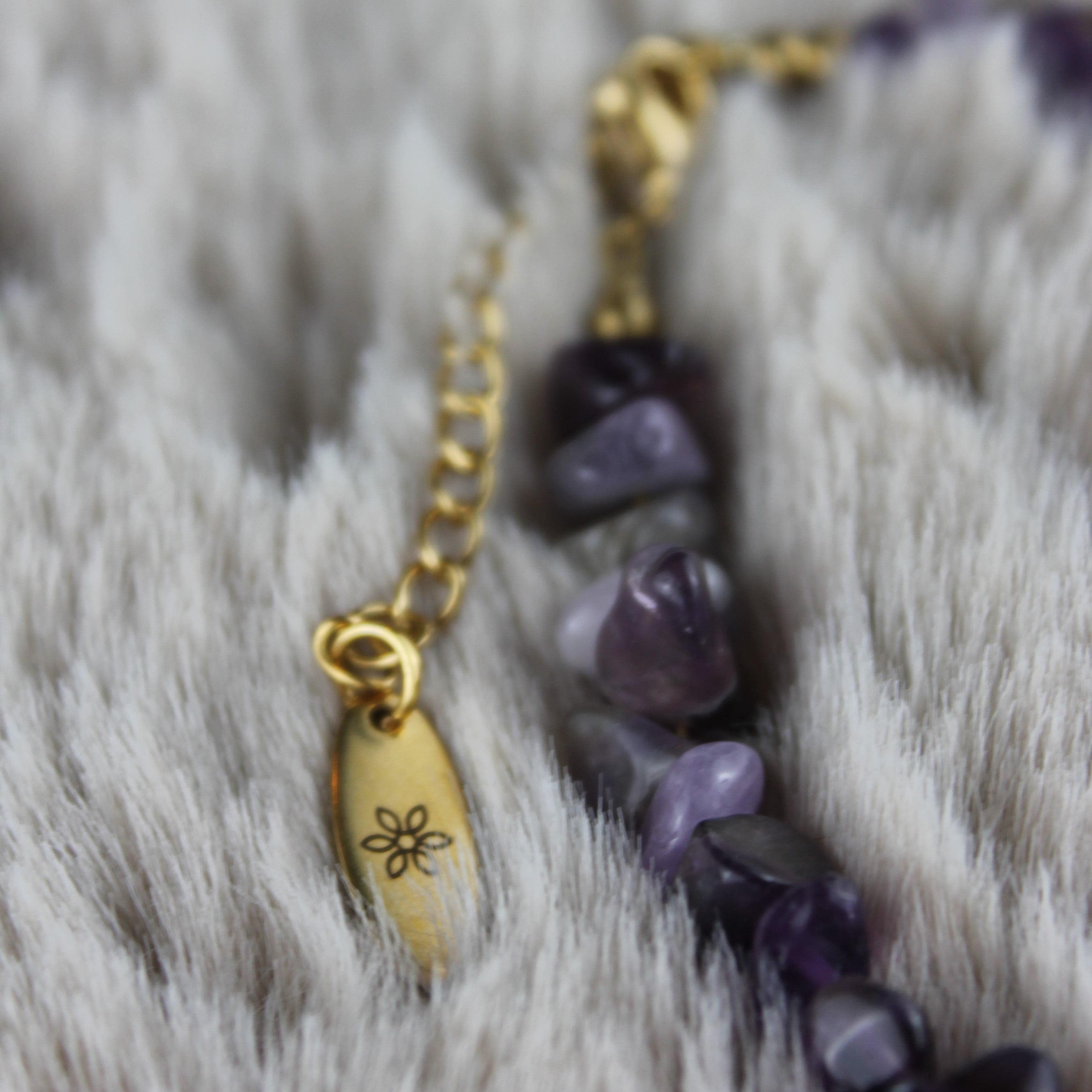 Amethyst Splitter Choker Kette mit Bergkristallspitze goldfarben