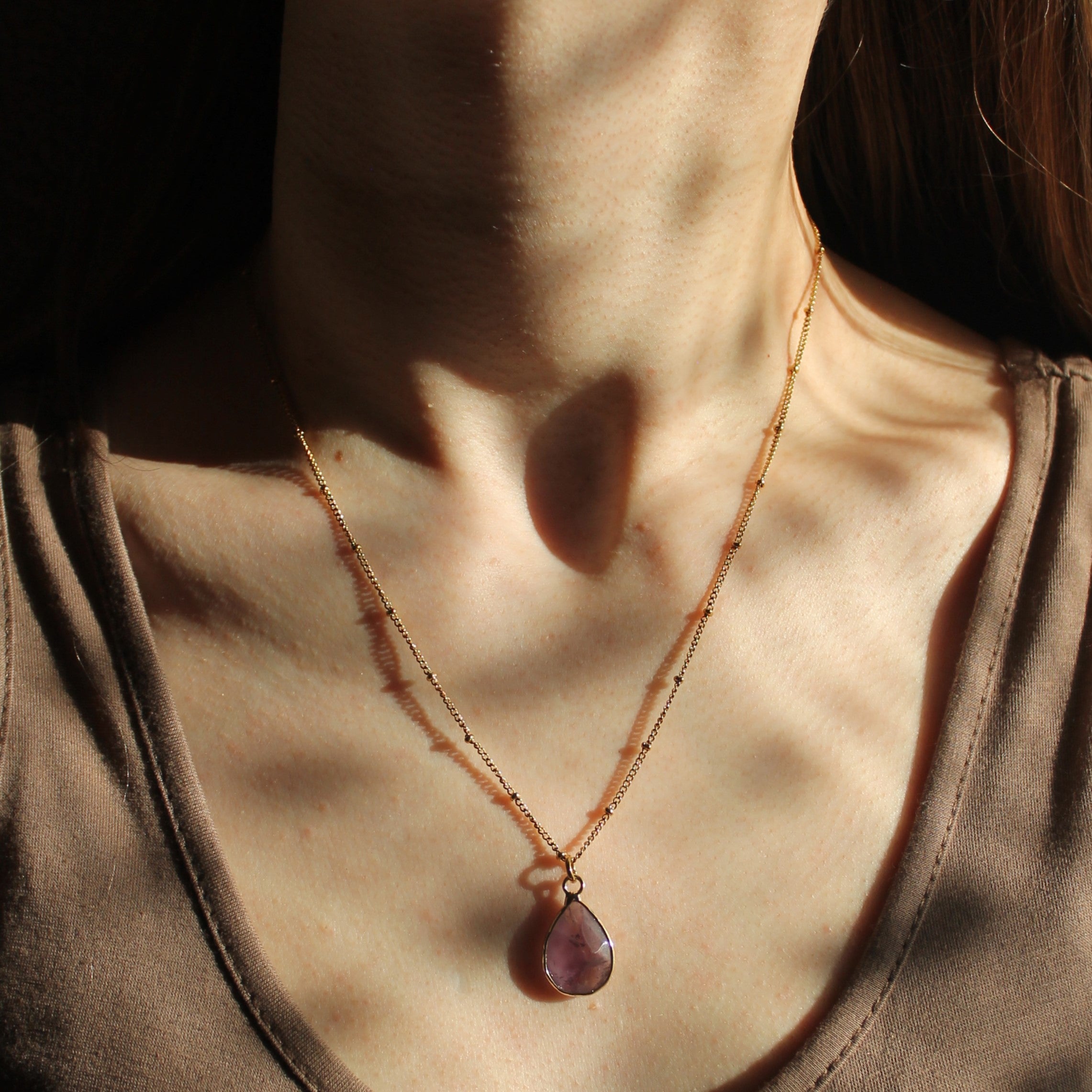 Amethyst Tropfen Edelsteinanhänger Kette goldfarben
