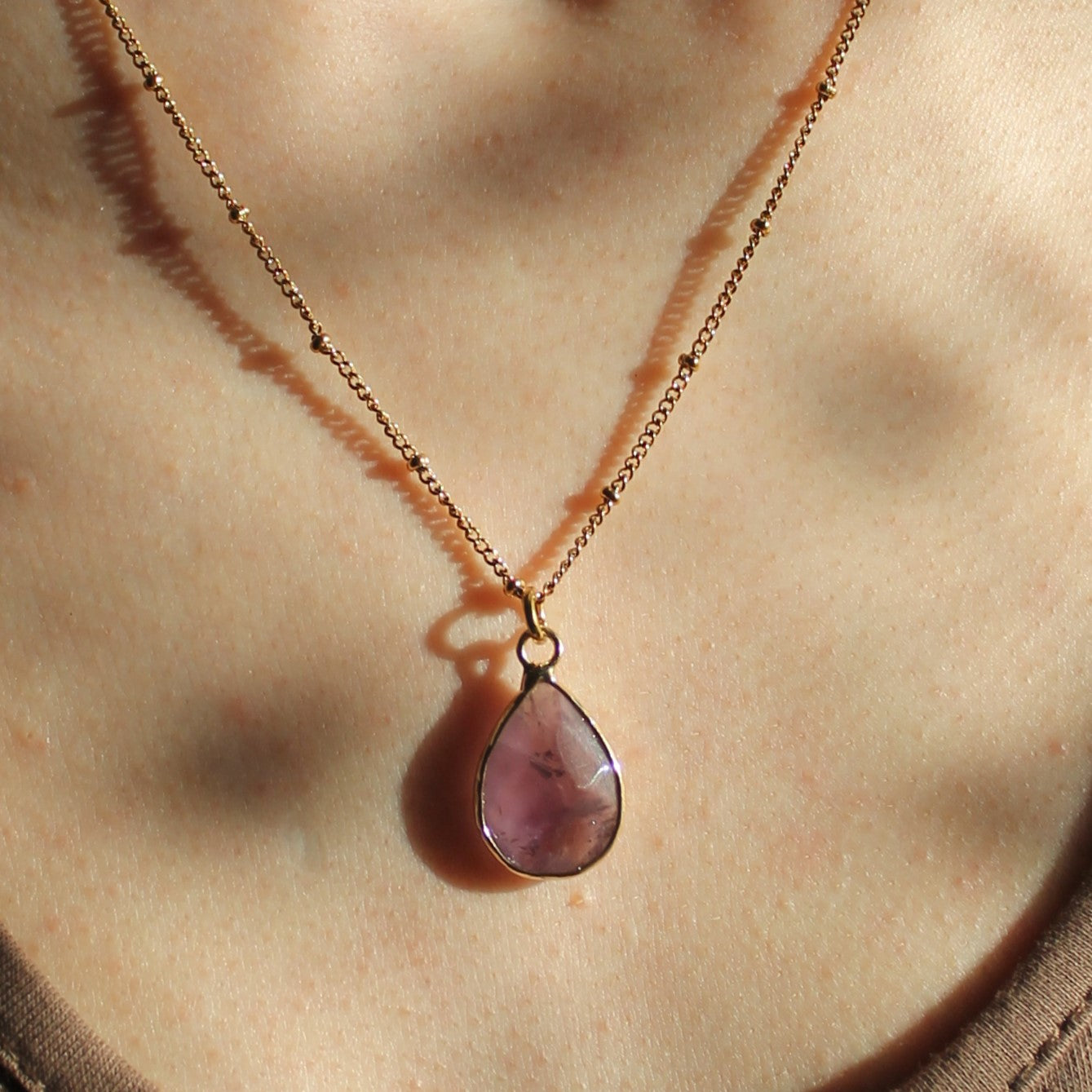 Amethyst Tropfen Edelsteinanhänger Kette goldfarben