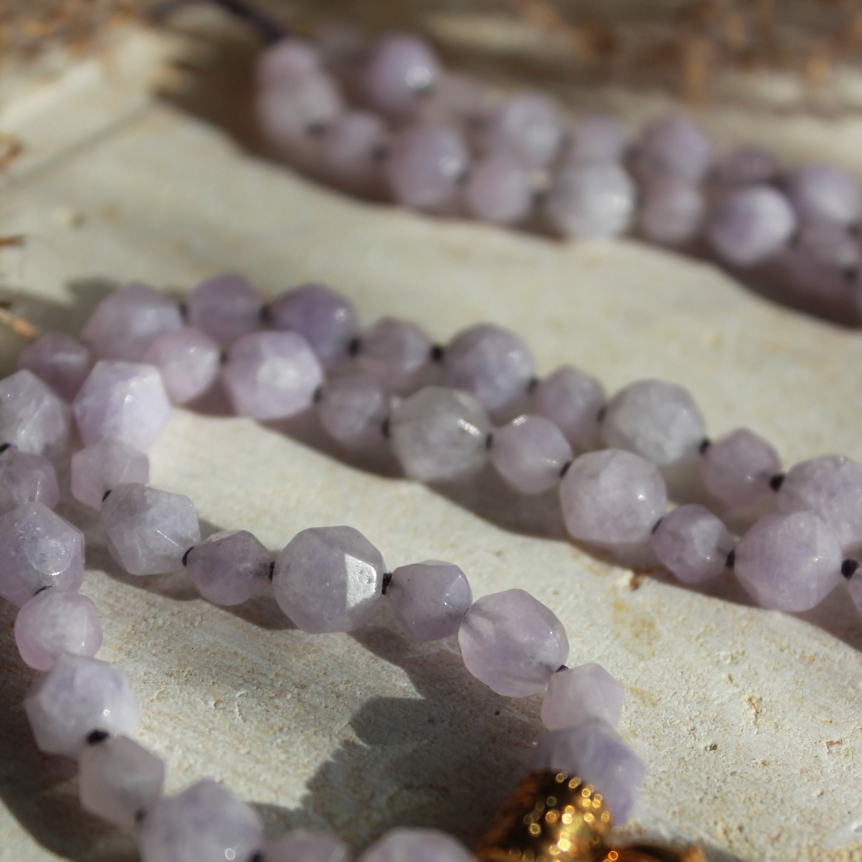 Amethyst Mala facettiert goldfarben