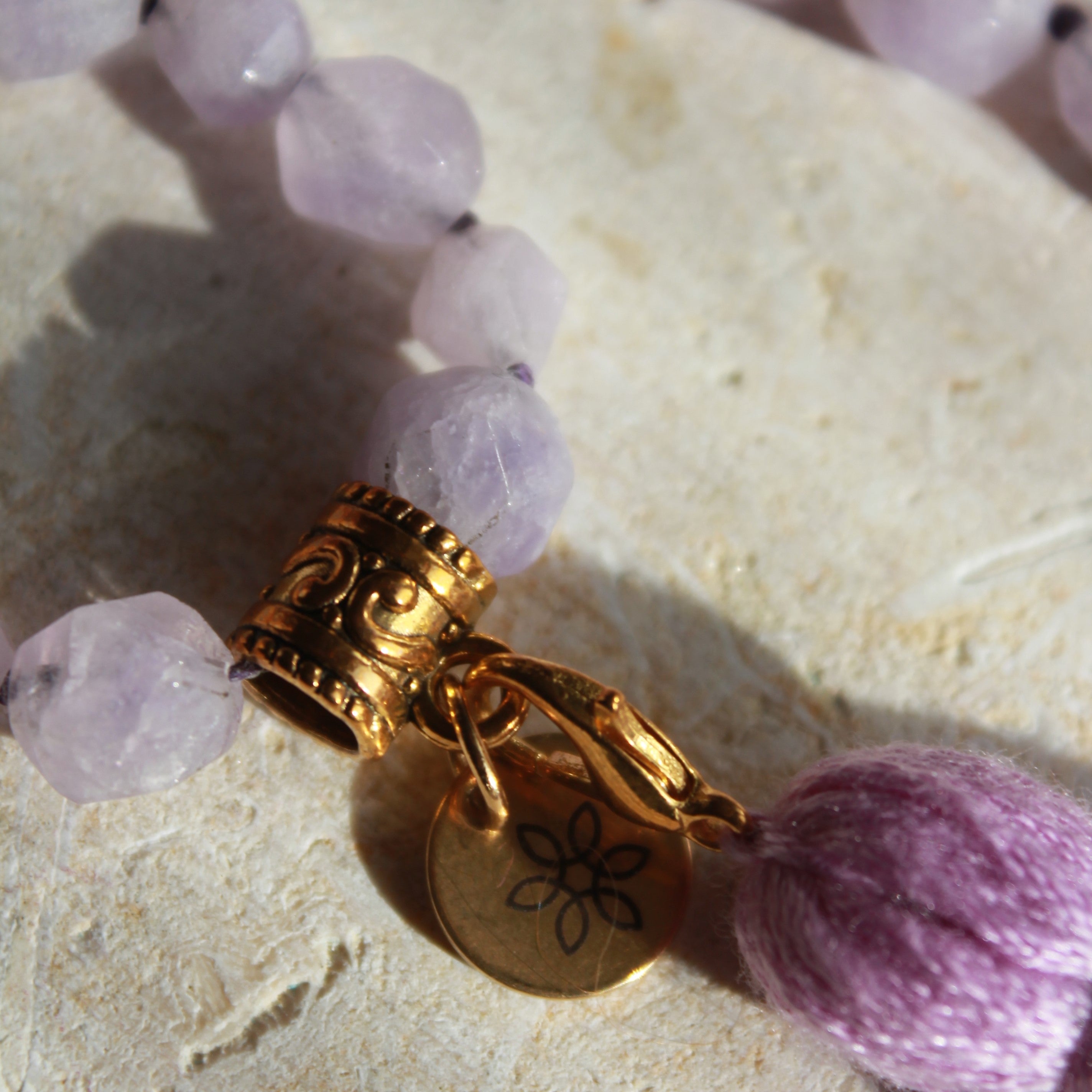 Amethyst Mala facettiert goldfarben