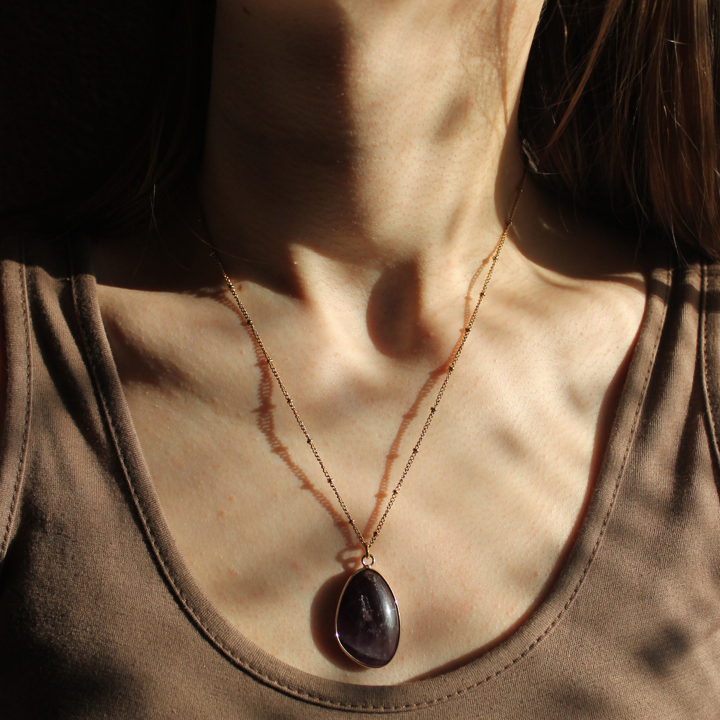 Amethyst groß Edelsteinanhänger Kette goldfarben