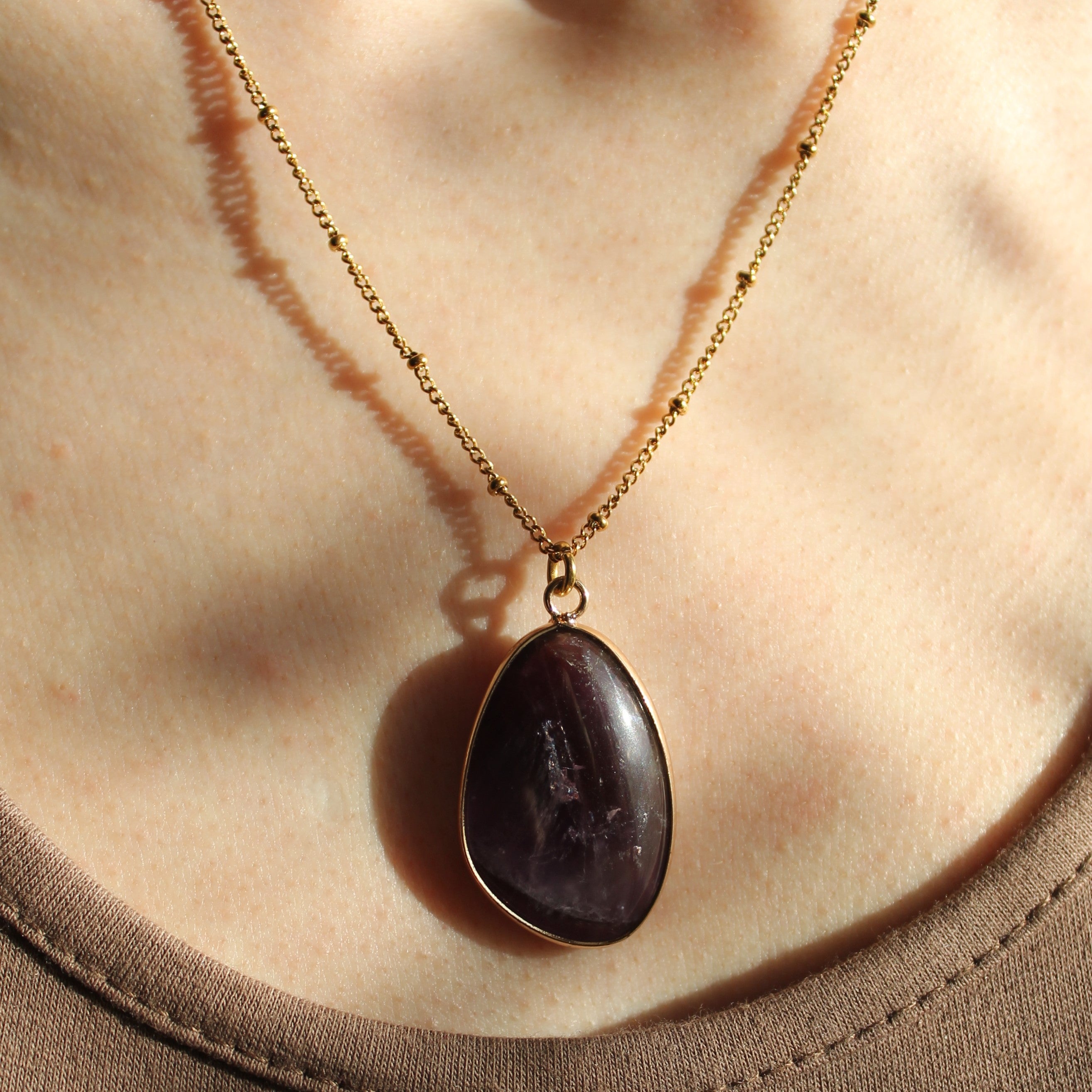 Amethyst groß Edelsteinanhänger Kette goldfarben