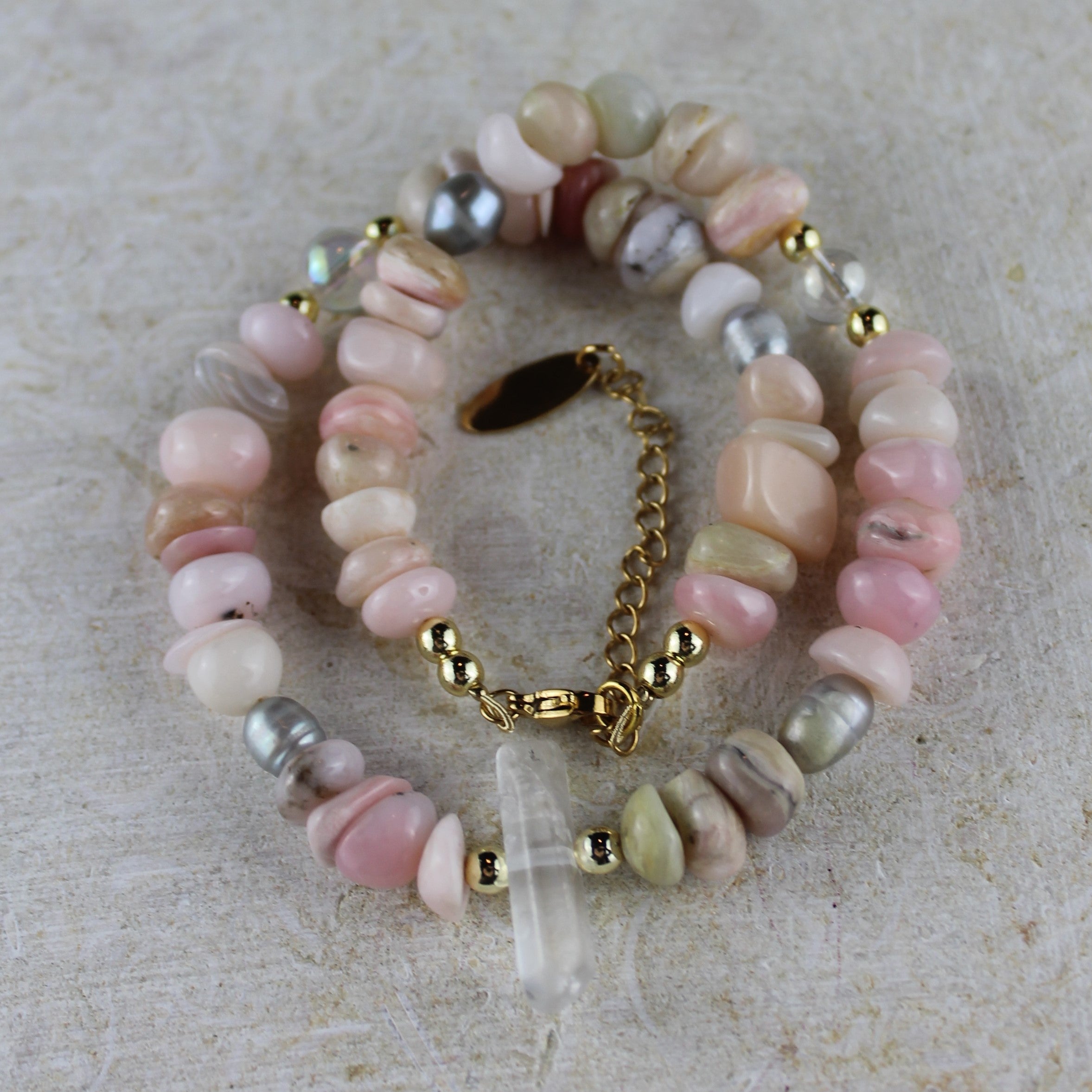 Andenopal Bergkristall mit Süßwasserperlen Choker Kette mit Bergkristallspitze goldfarben