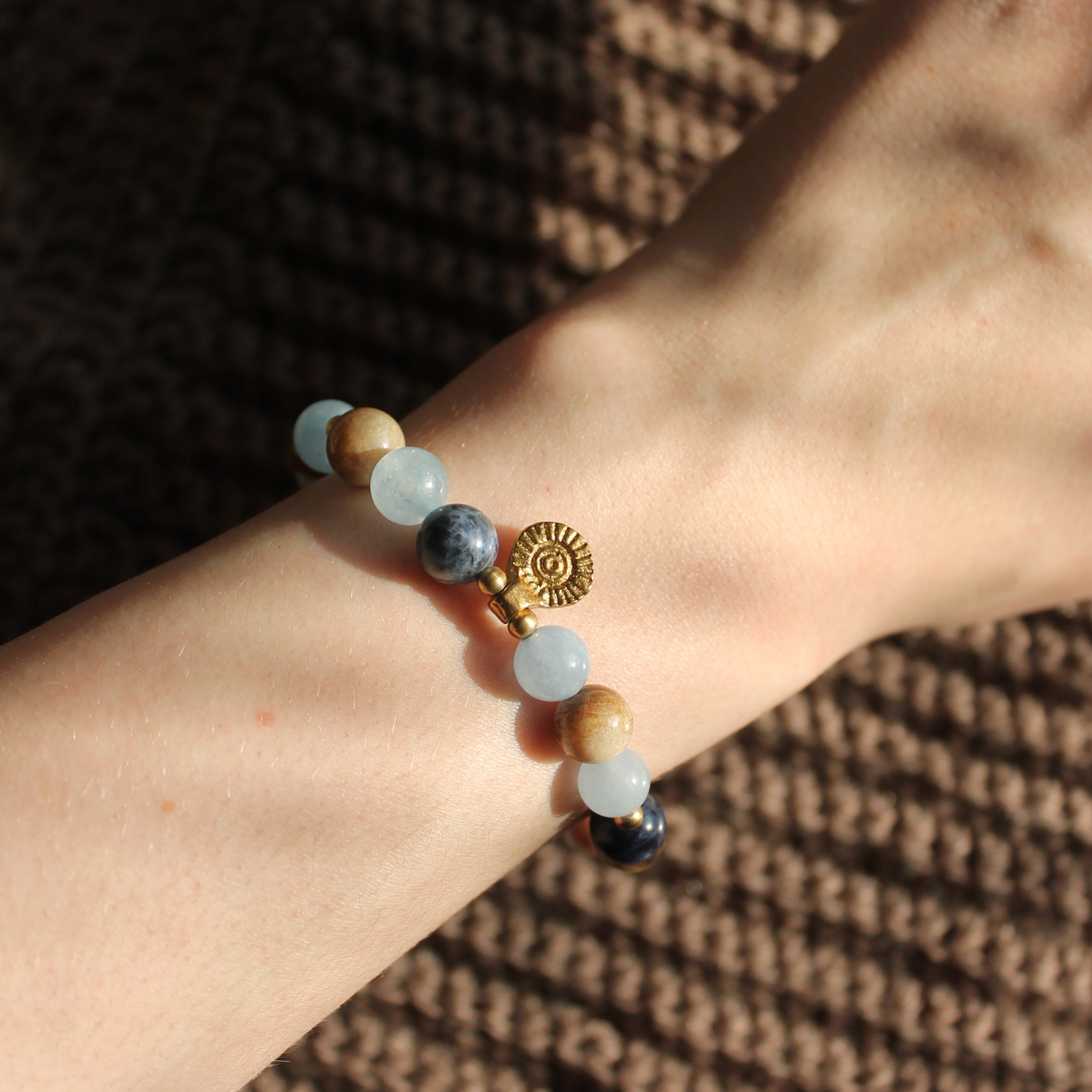 Aquamarin Jaspis Lapislazuli Edelsteinarmband mit Messinganhänger goldfarben Einheitsgröße