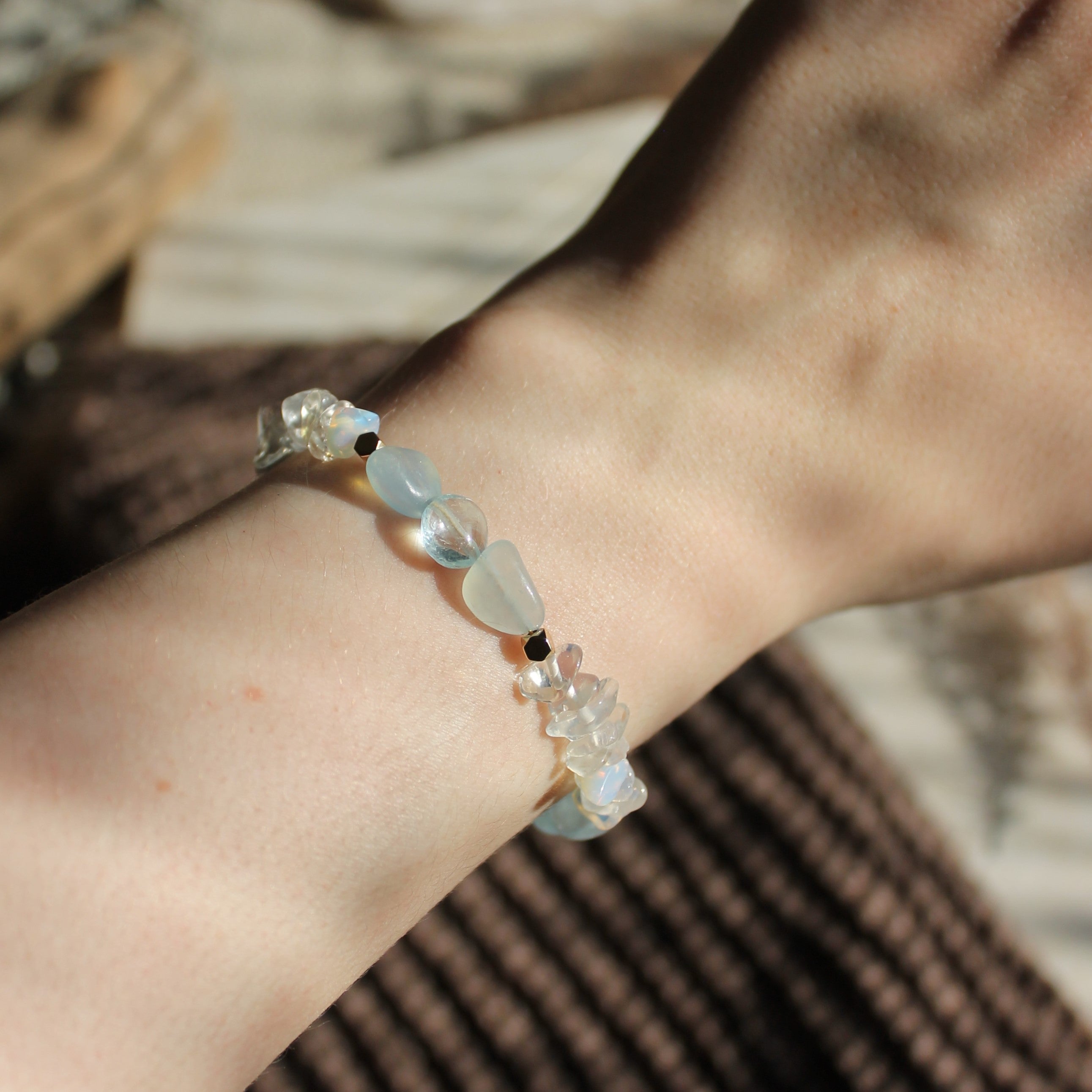 Aquamarin mit Opalit Edelsteinarmband mit Verschluss goldfarben