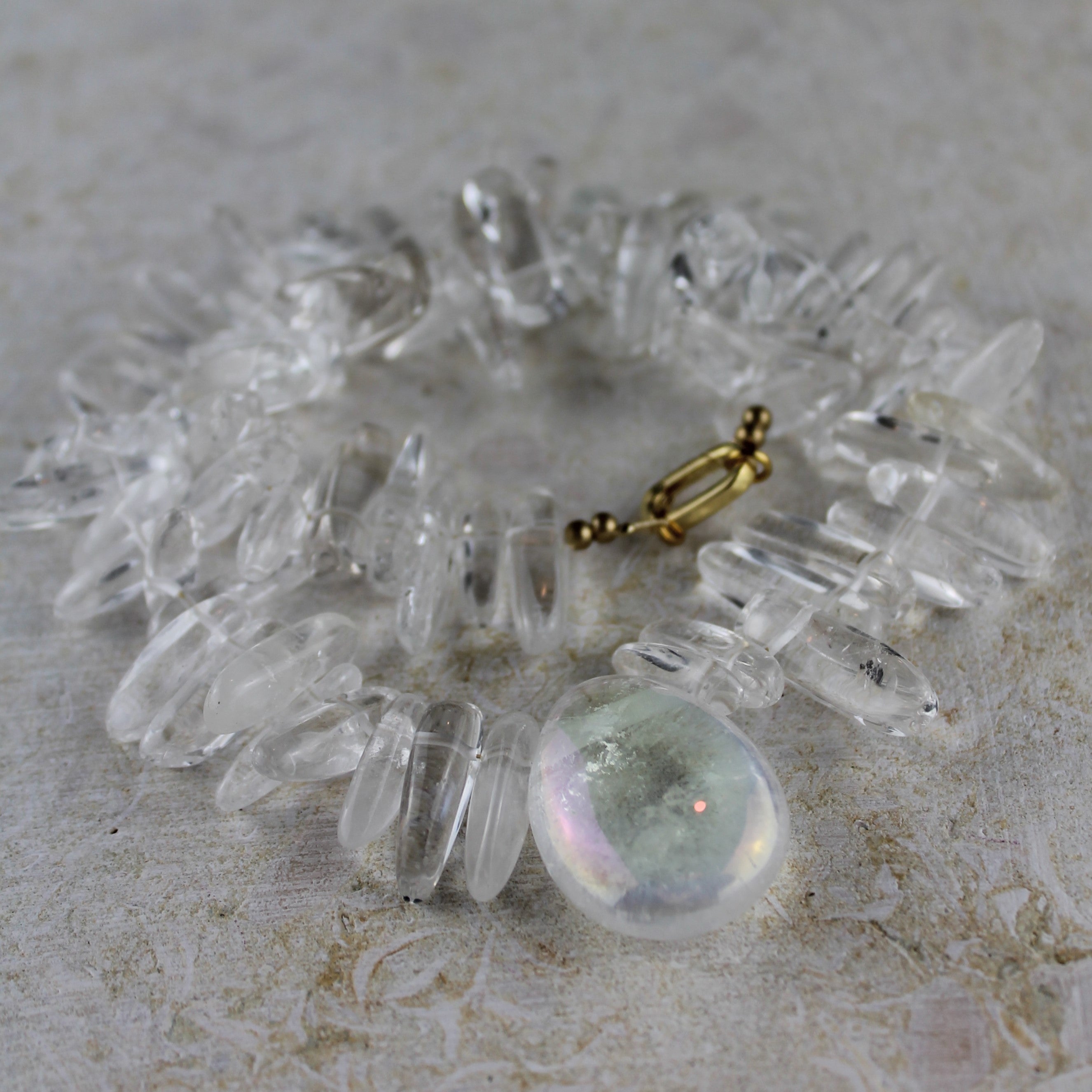 Bergkristall Edelsteinkette mit Aura Kristall