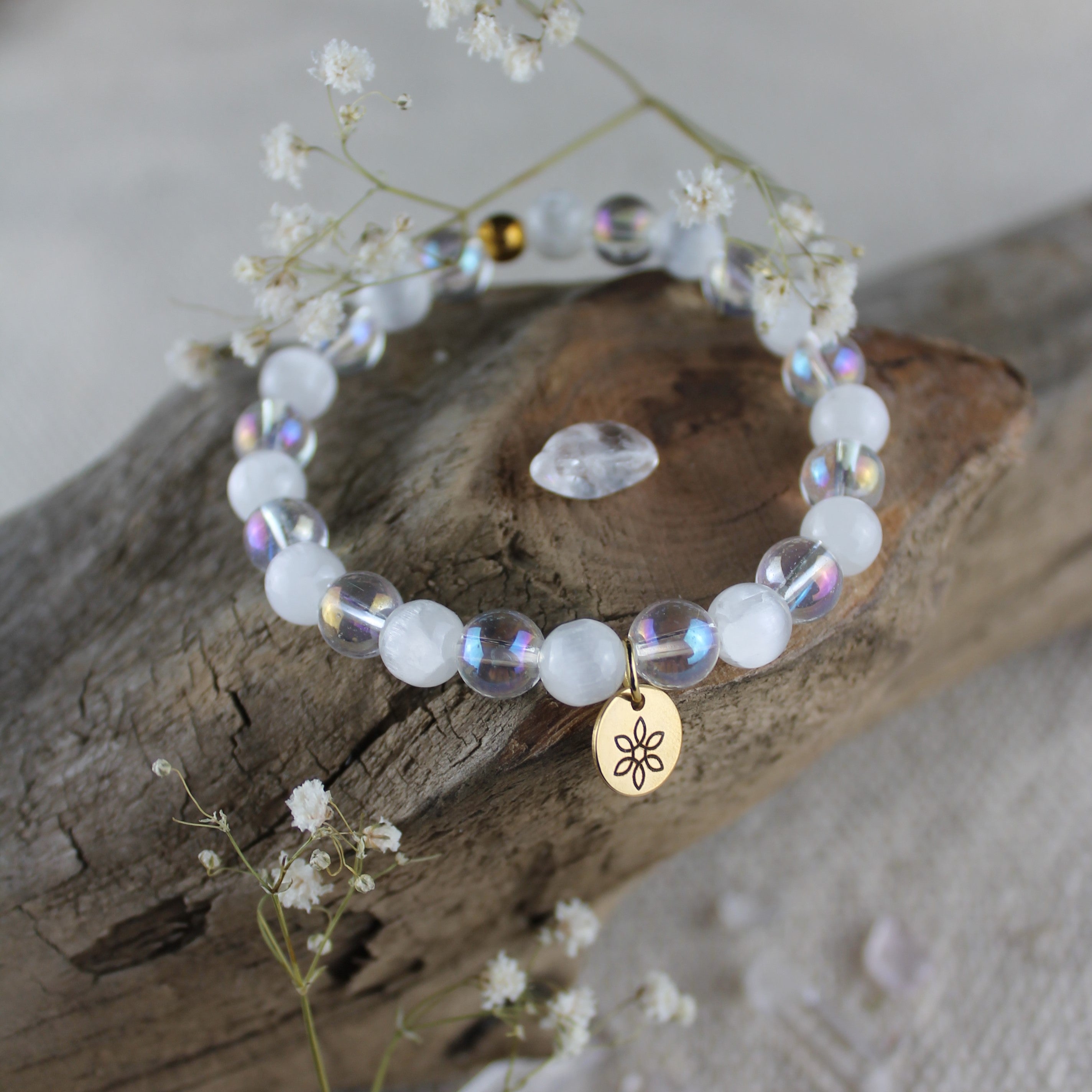 Bergkristall mit Selenit Edelsteinarmband goldfarben