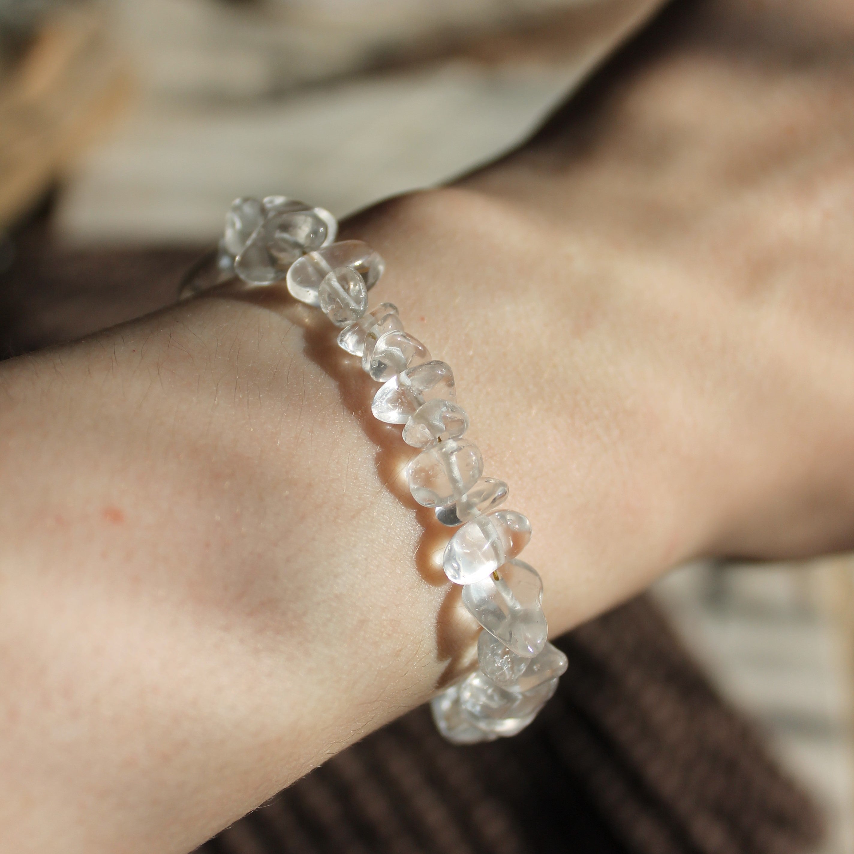 Bergkristall Splitter Edelsteinarmband mit Verschluss goldfarben