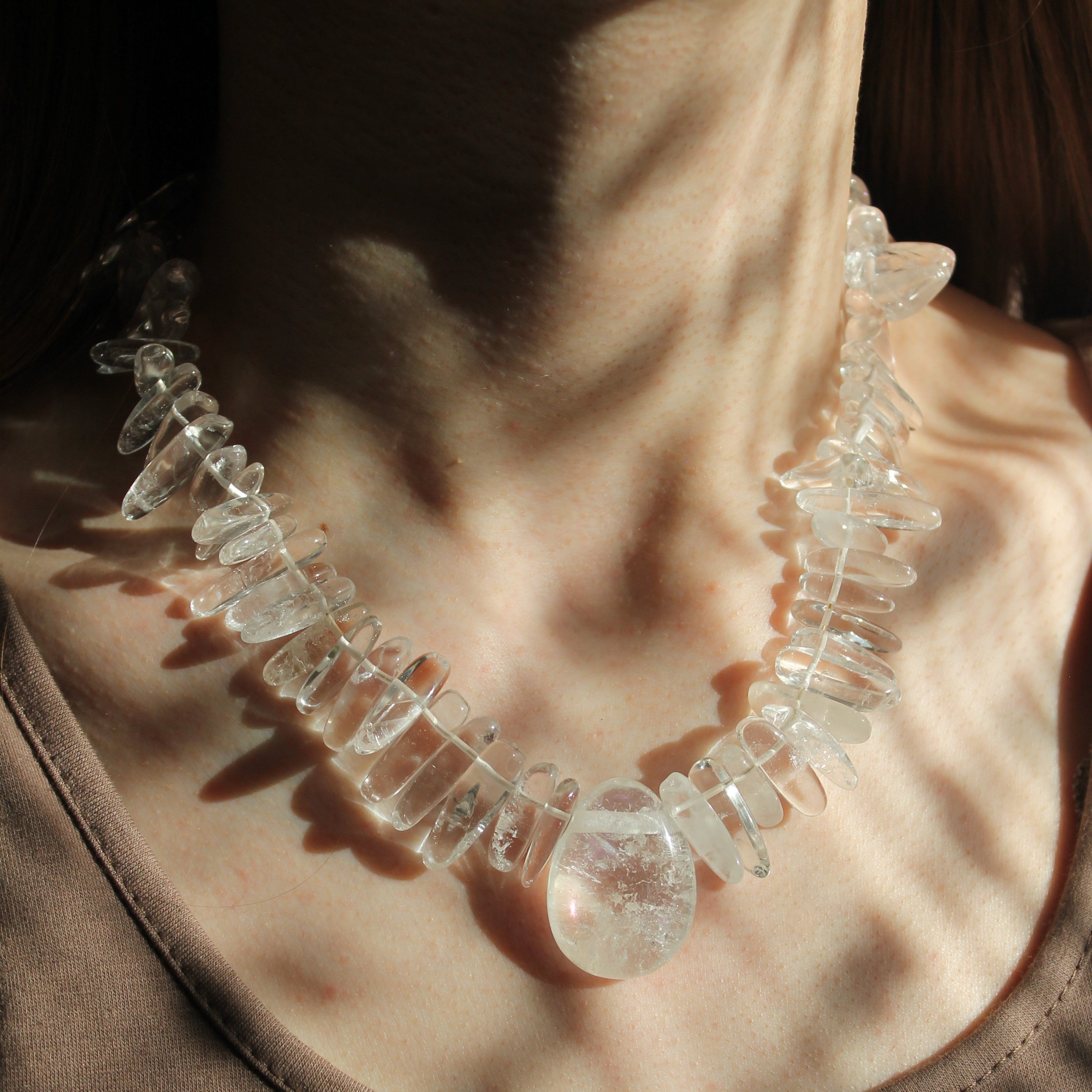 Bergkristall Edelsteinkette mit Aura Kristall
