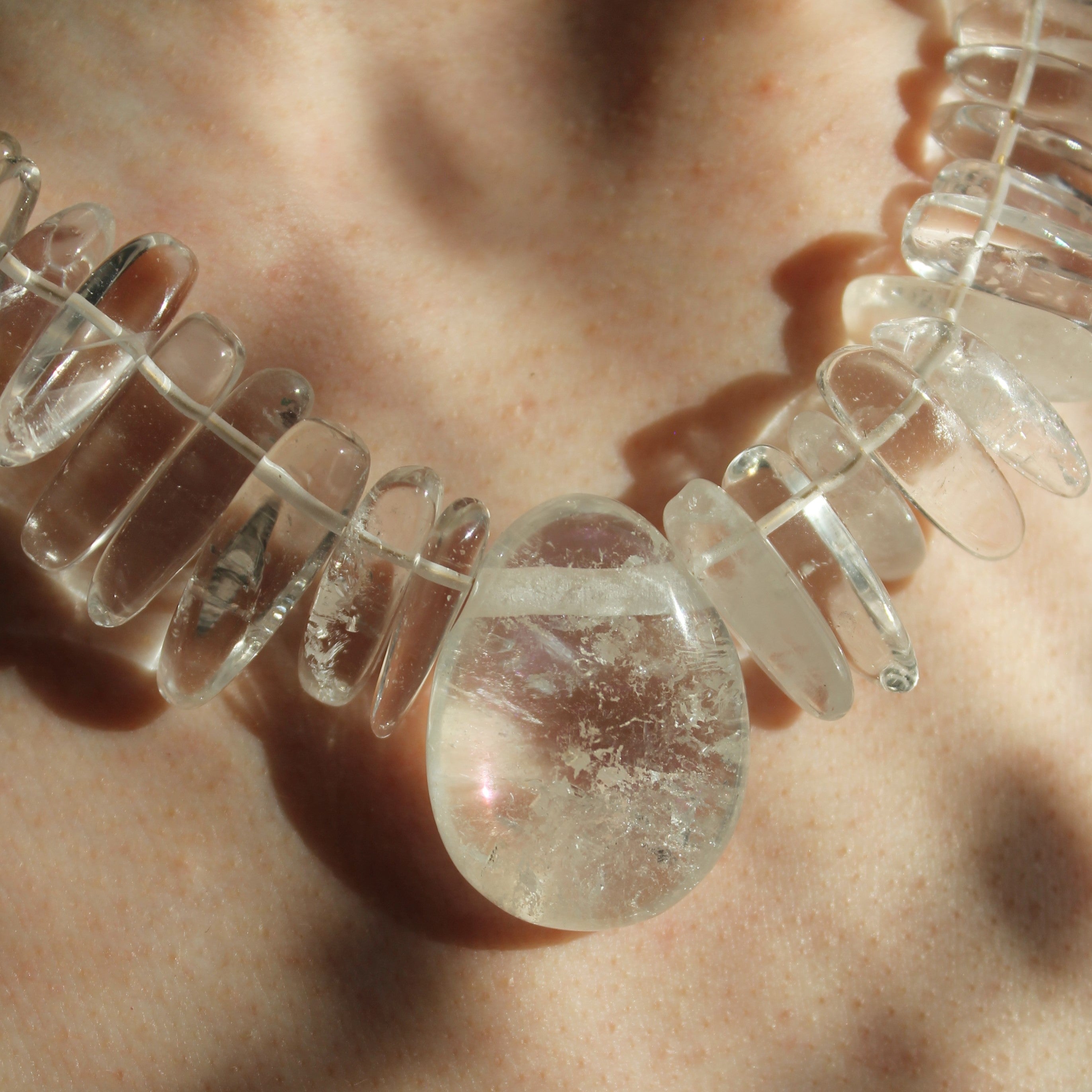 Bergkristall Edelsteinkette mit Aura Kristall