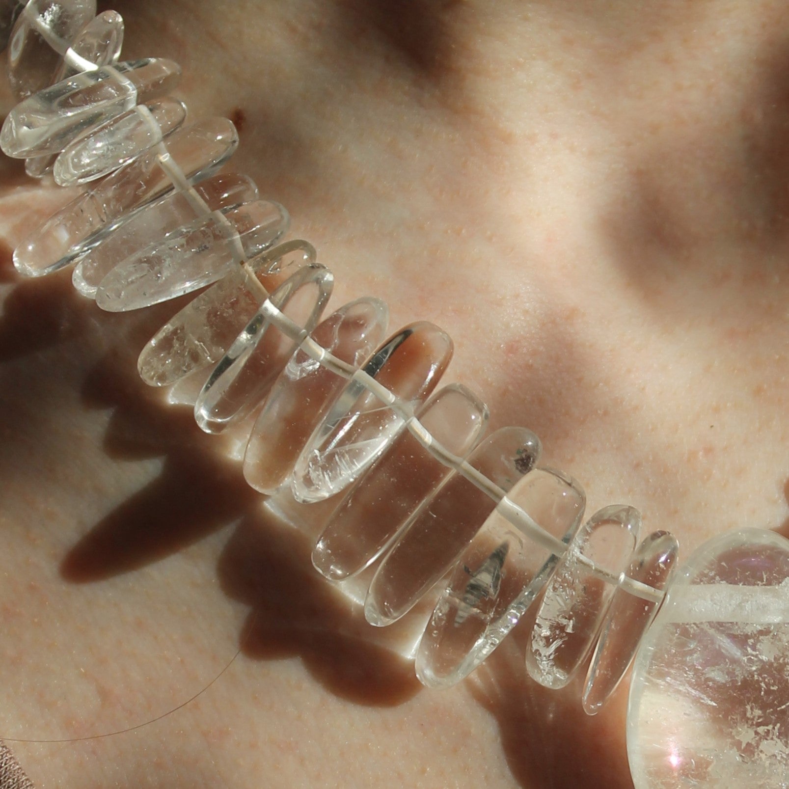 Bergkristall Edelsteinkette mit Aura Kristall