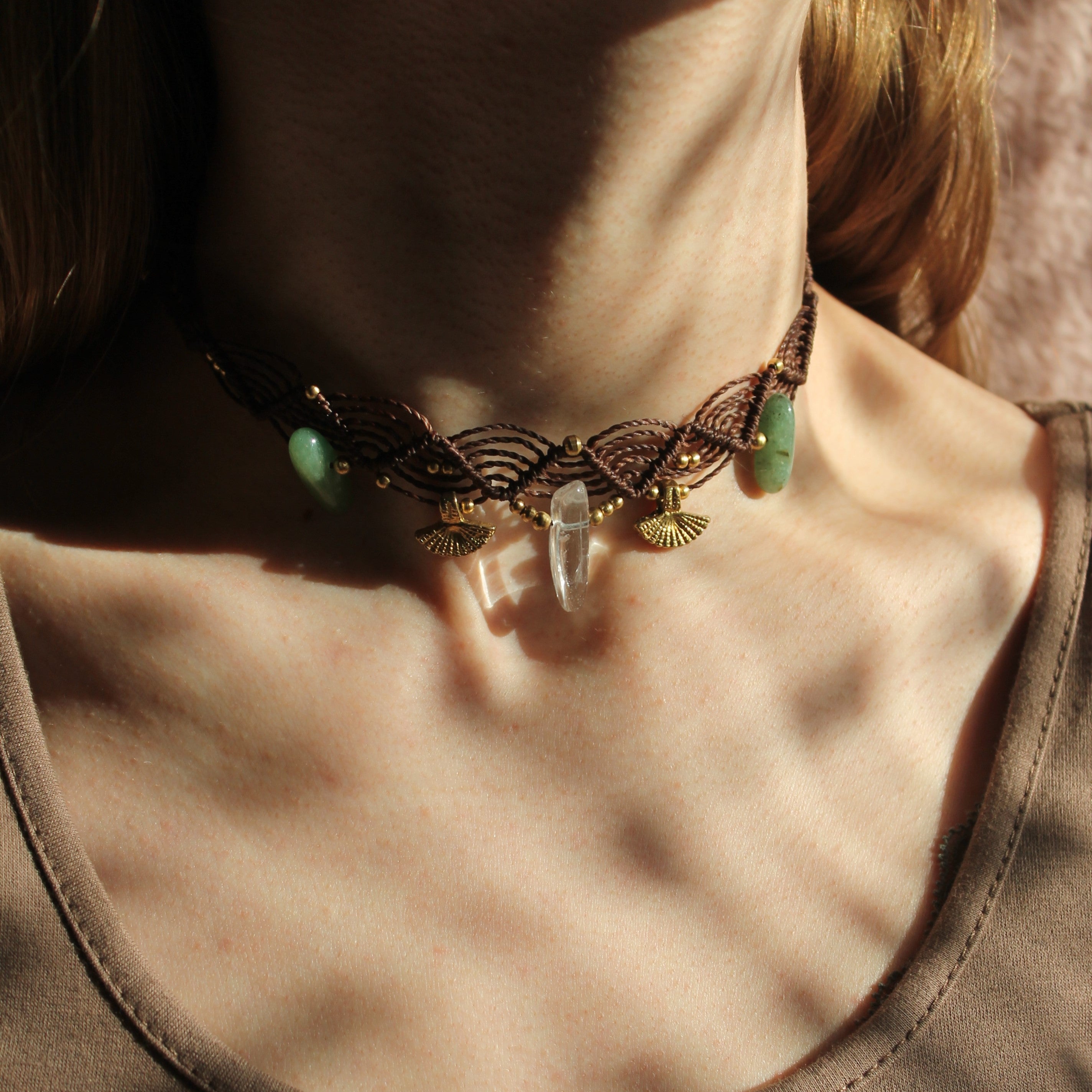 Bergkristall grüner Aventurin Choker Kette Makramee goldfarben
